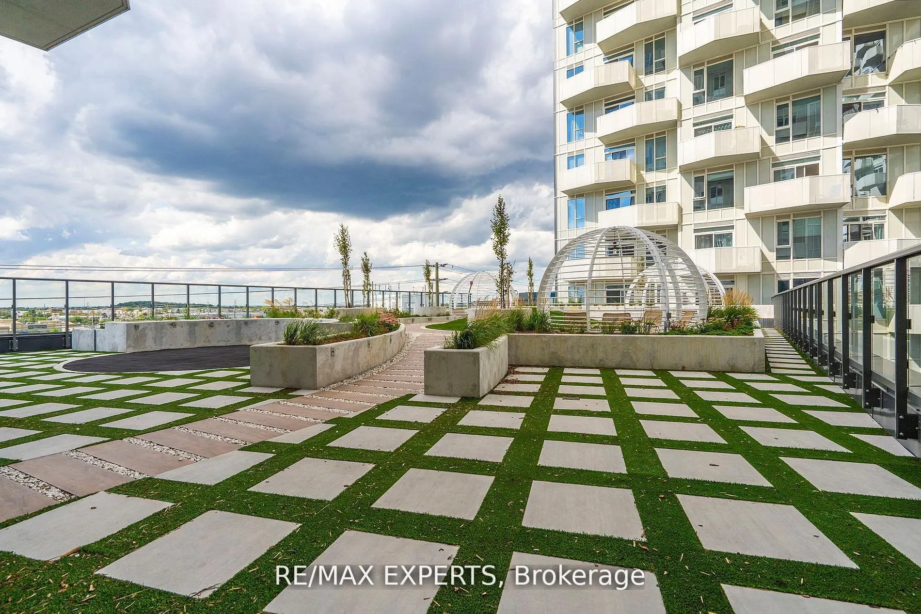 10 Abeja Street, #1414