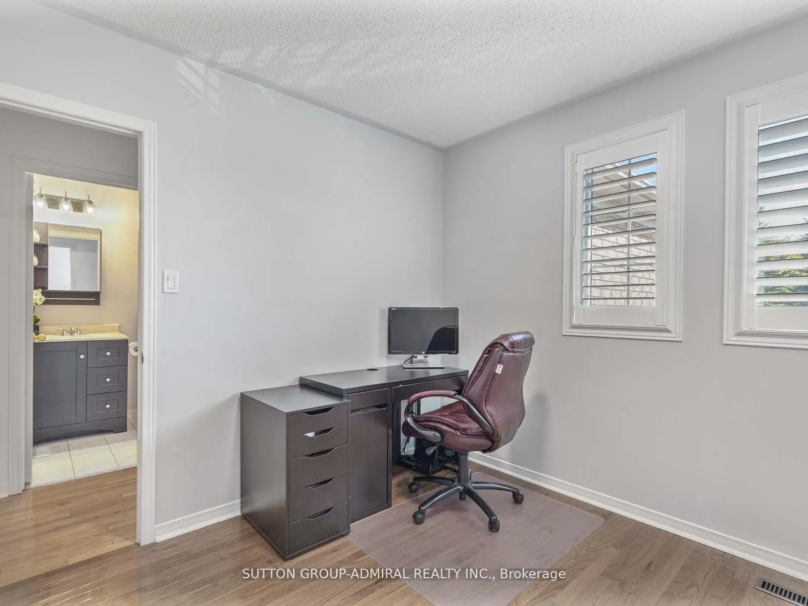 185 Foxfield Crescent