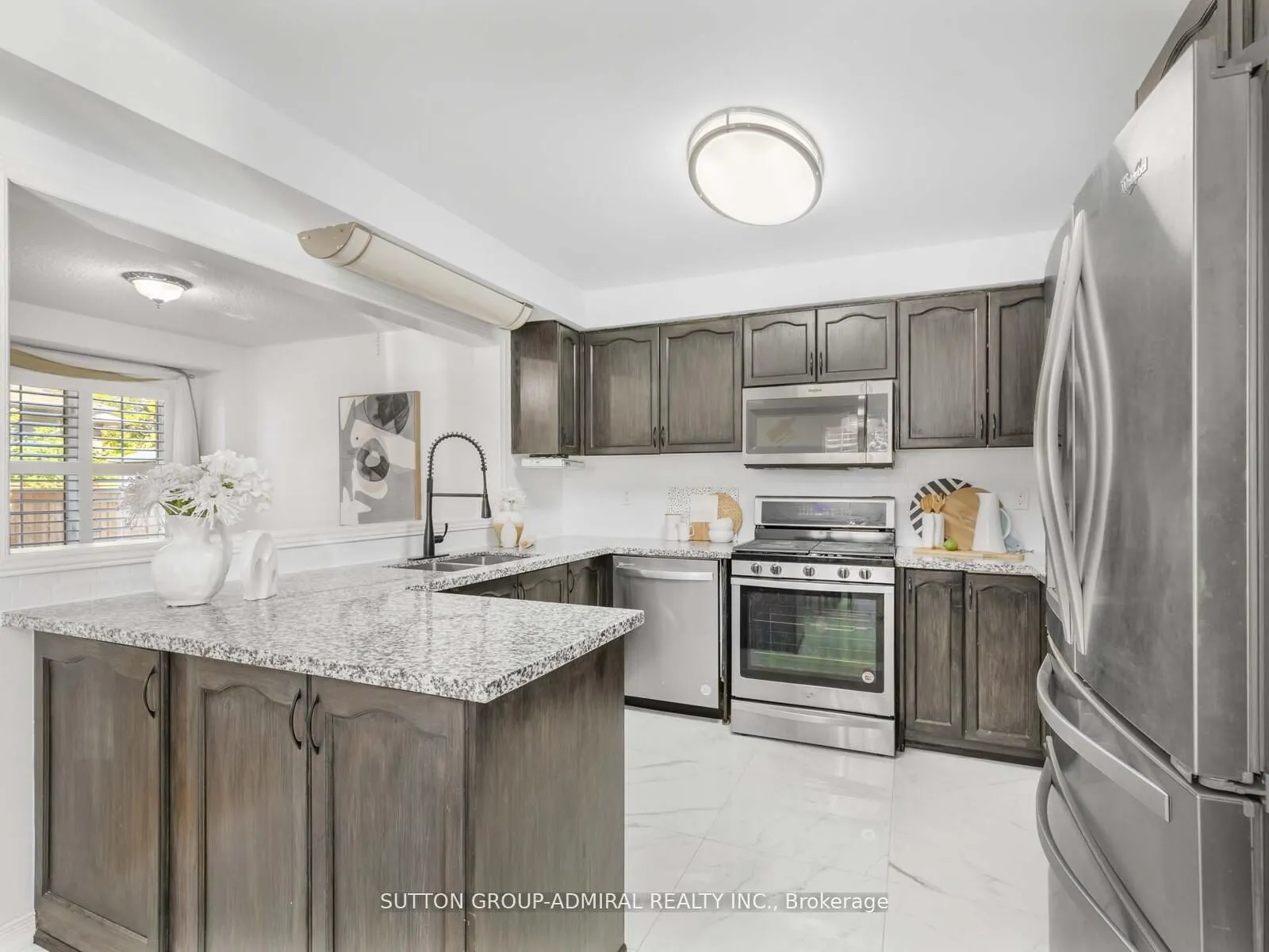 185 Foxfield Crescent