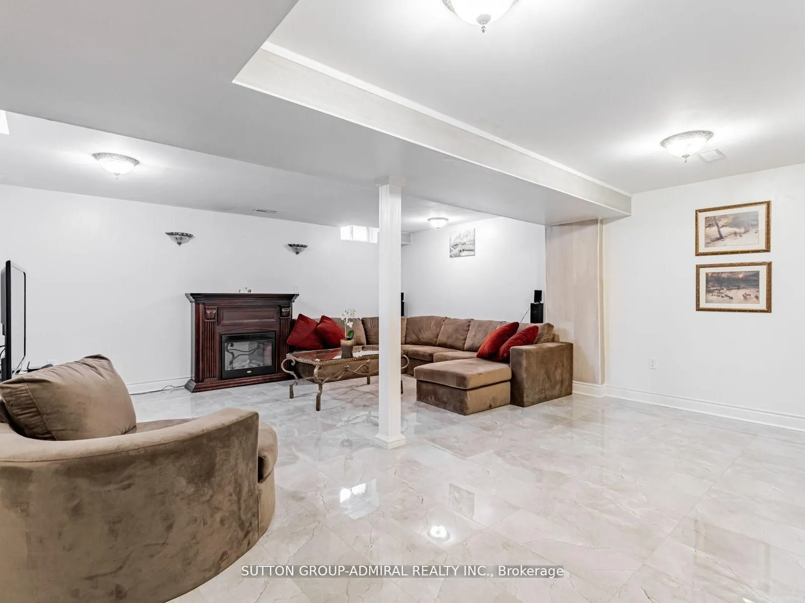 185 Foxfield Crescent