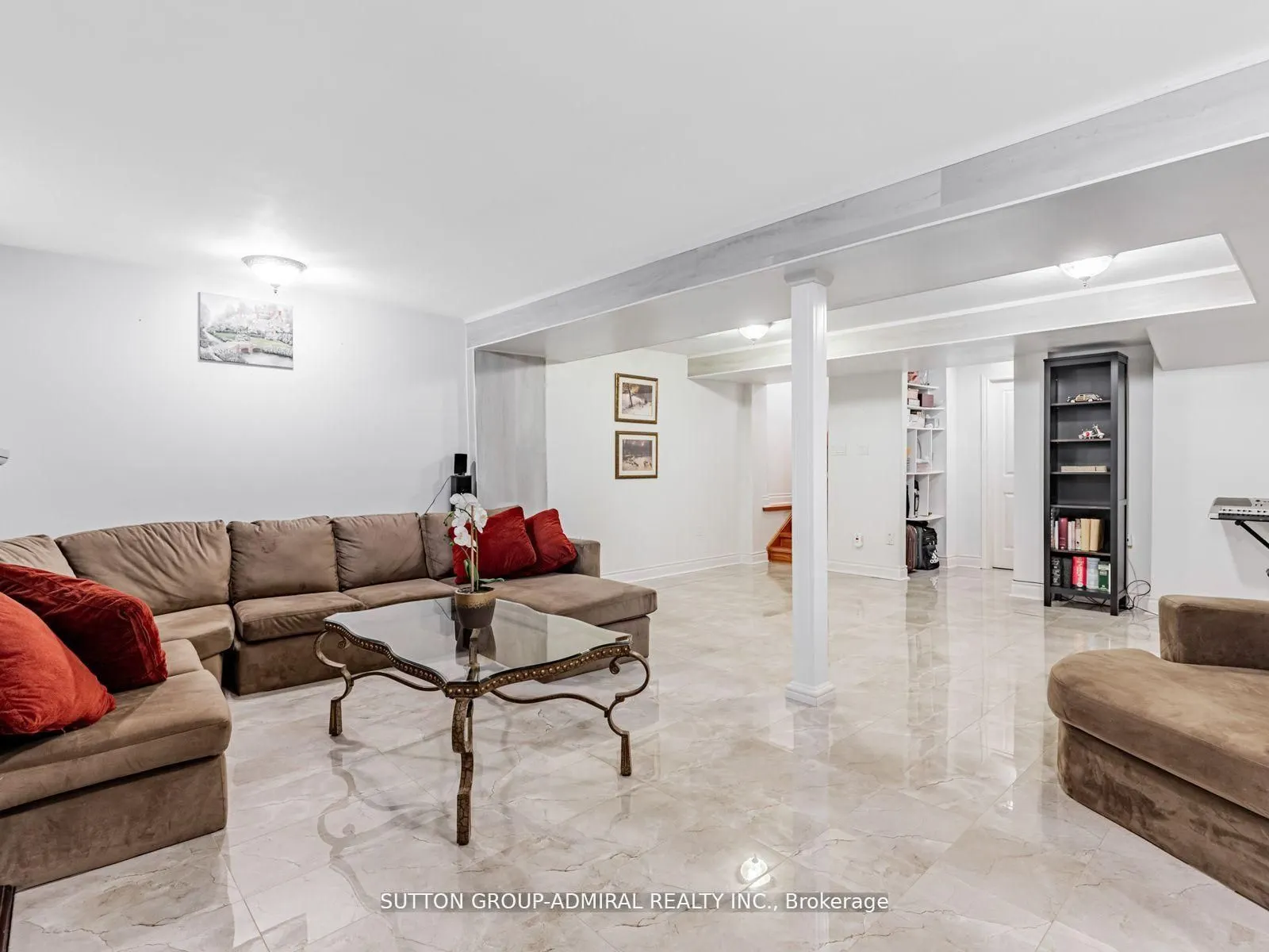 185 Foxfield Crescent