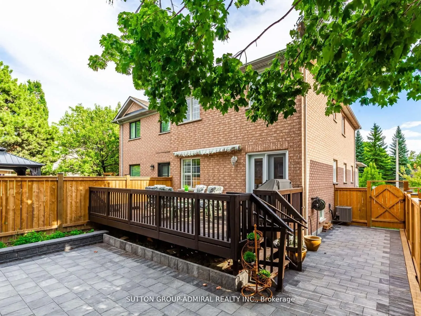 185 Foxfield Crescent