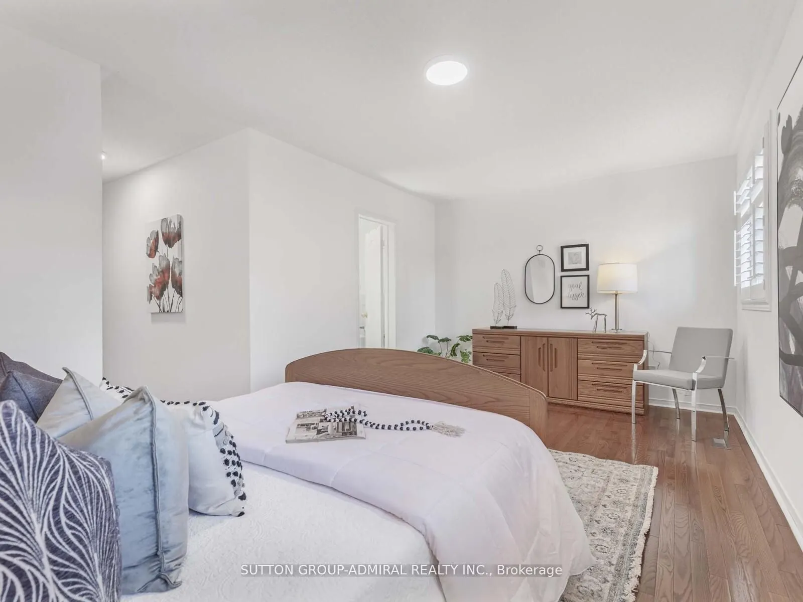 185 Foxfield Crescent