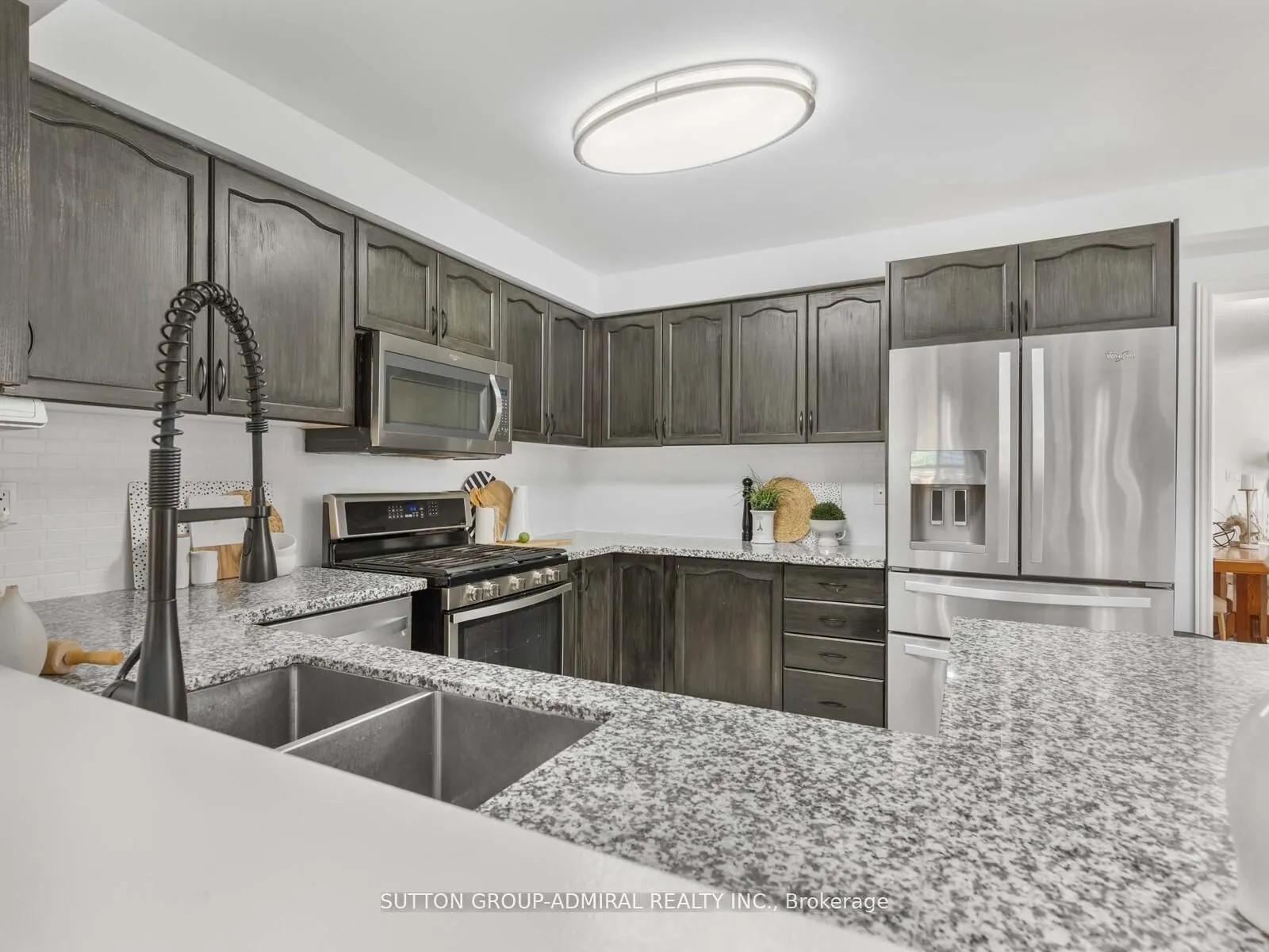 185 Foxfield Crescent