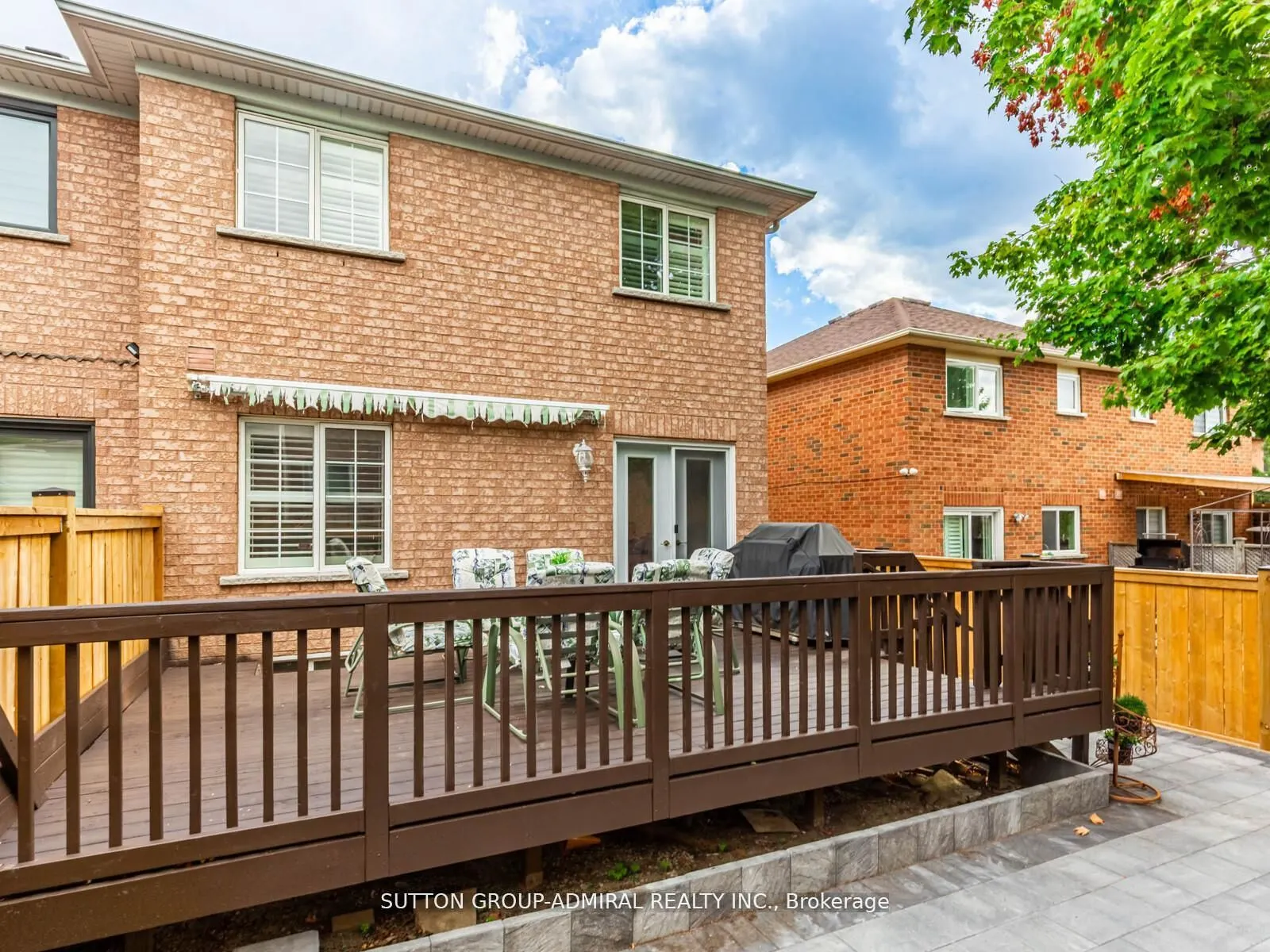 185 Foxfield Crescent