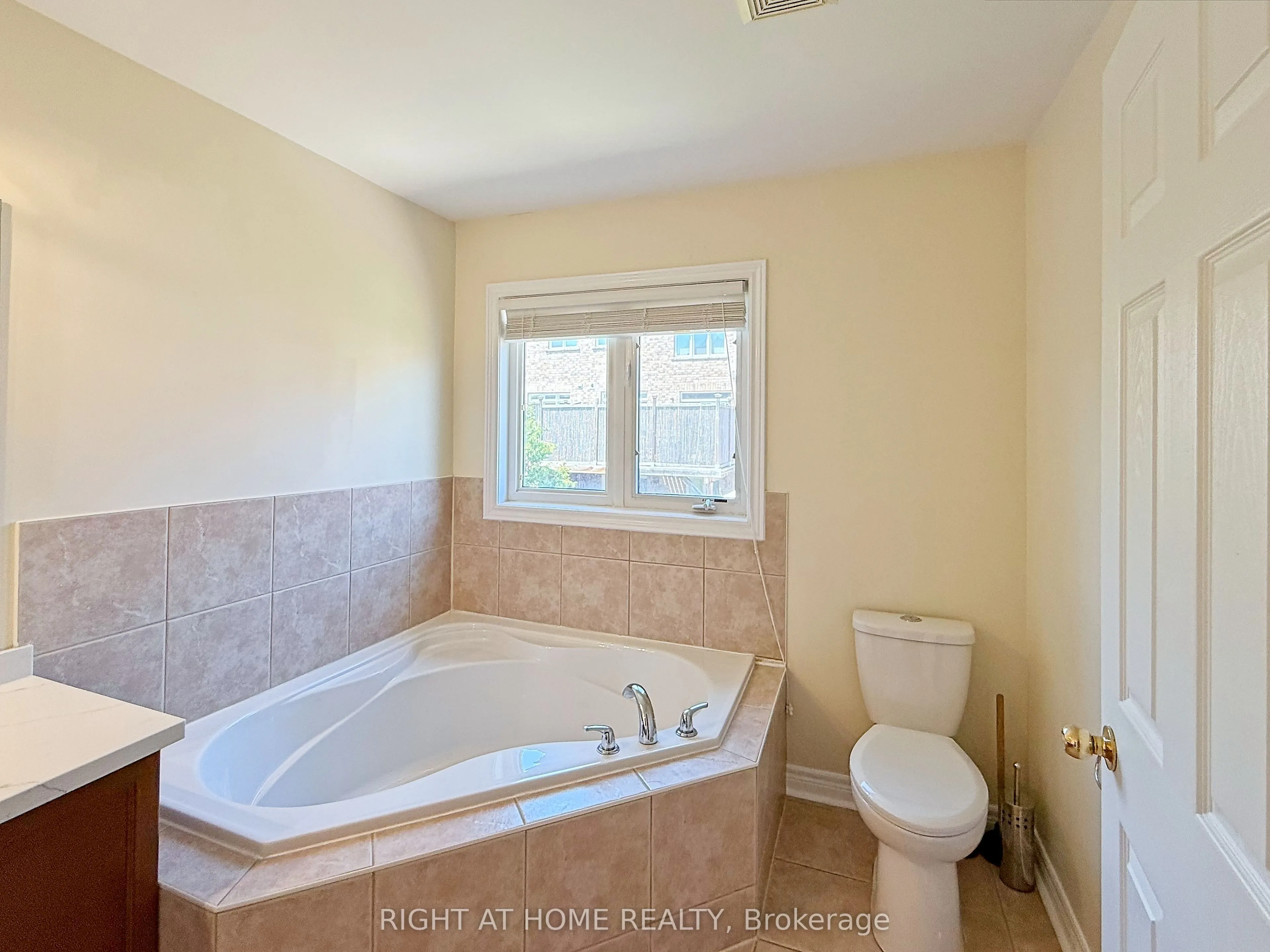 54 George Kirby Street, #Upper