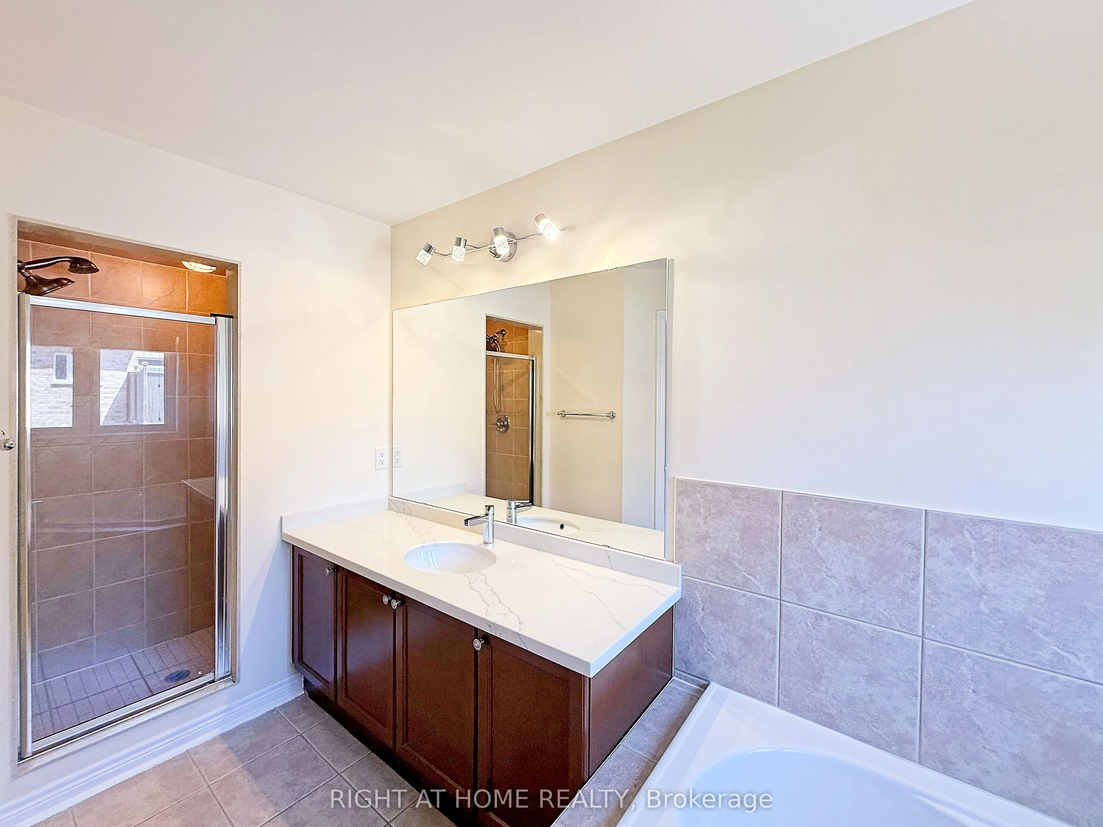 54 George Kirby Street, #Upper