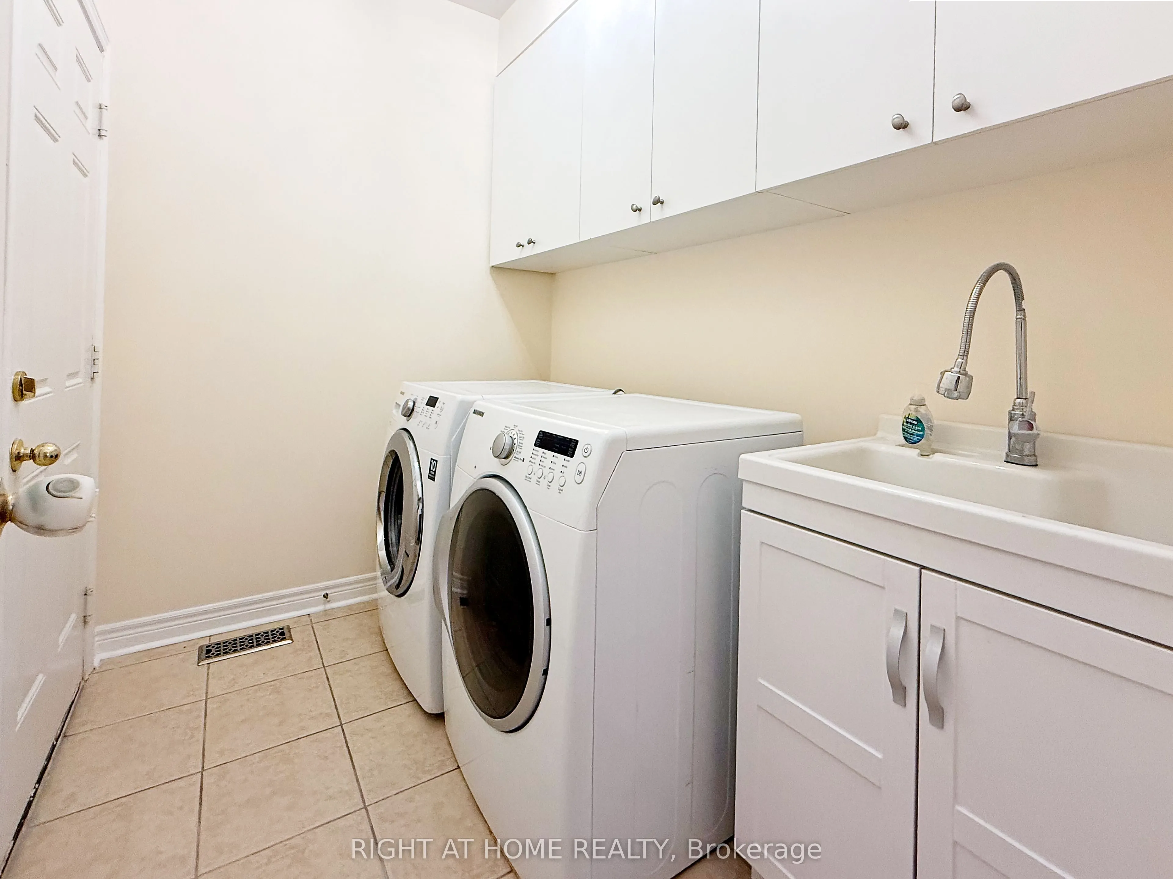 54 George Kirby Street, #Upper