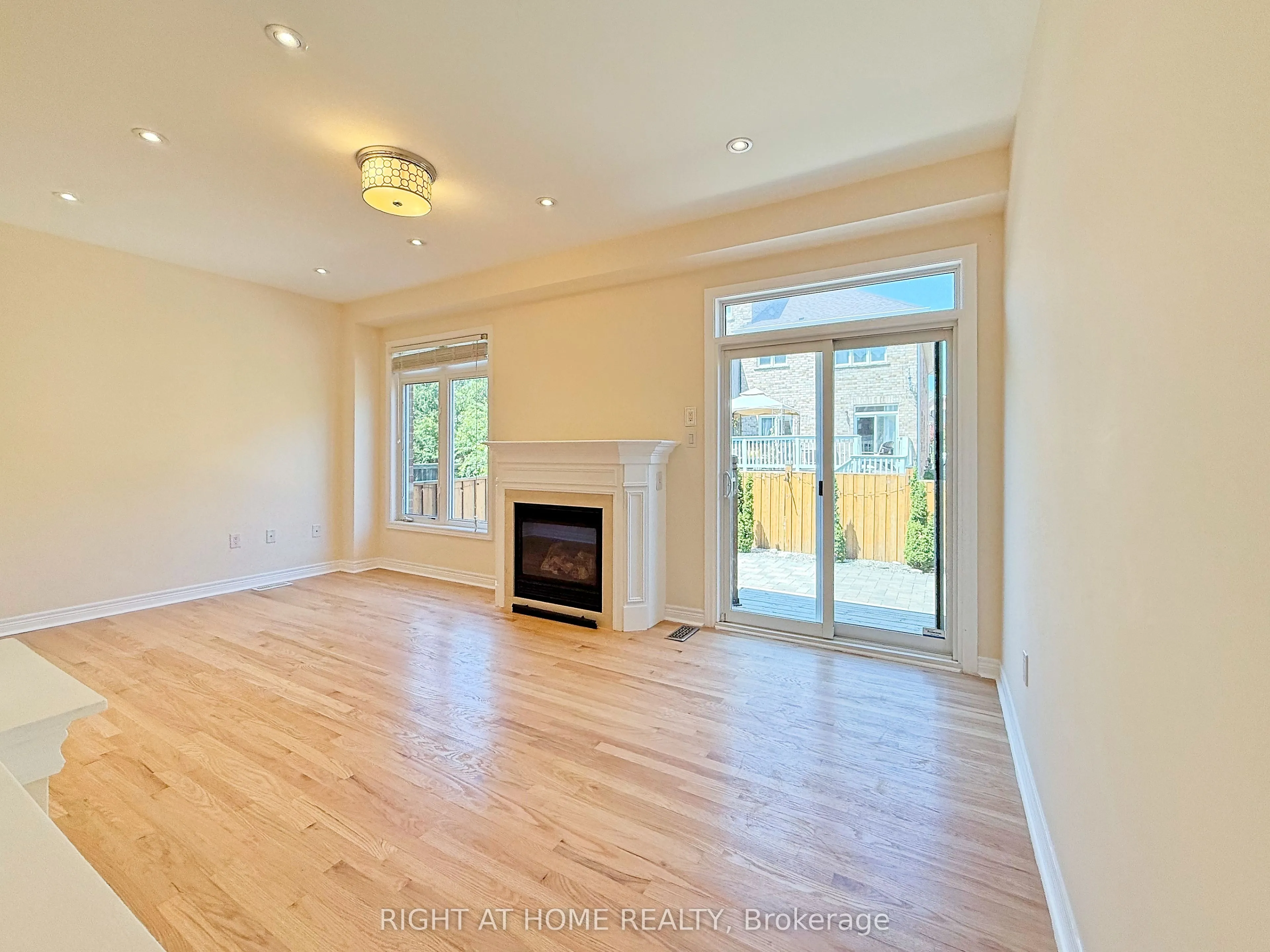 54 George Kirby Street, #Upper