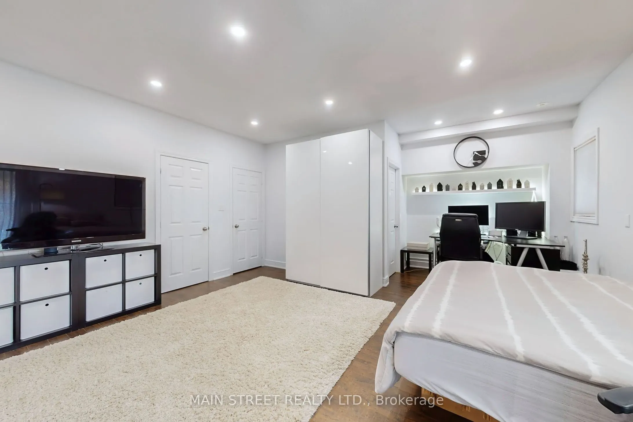 8900 Bathurst Street, #10