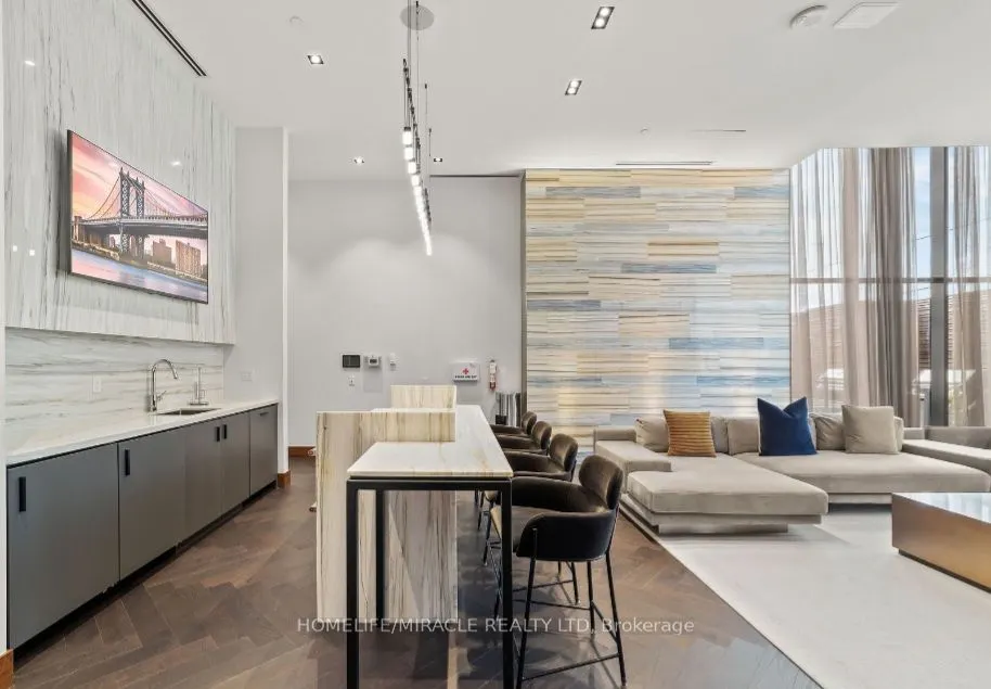 7895 Jane Street, #2004