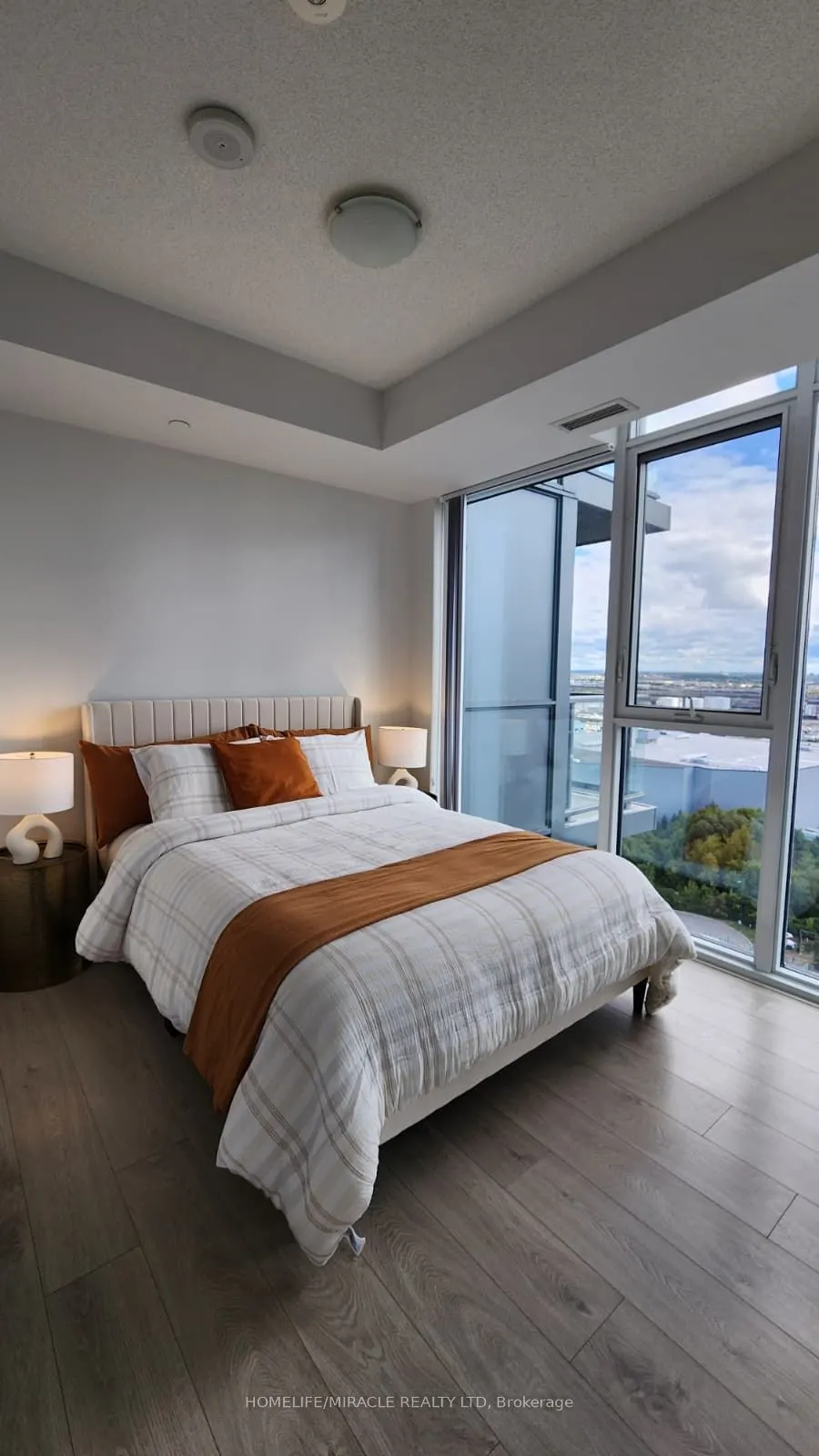 7895 Jane Street, #2004