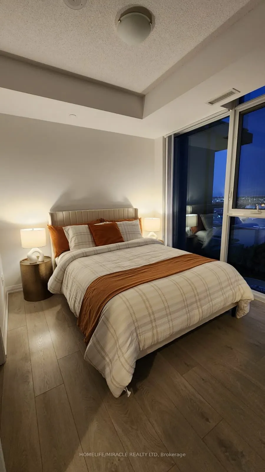 7895 Jane Street, #2004