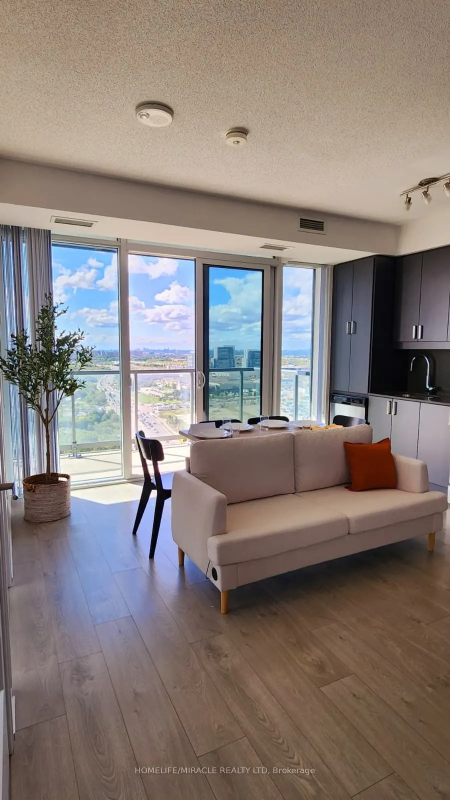 7895 Jane Street, #2004