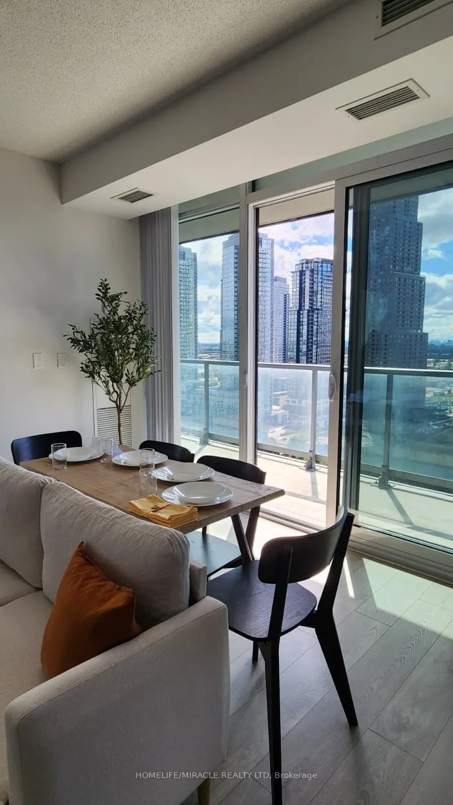 7895 Jane Street, #2004