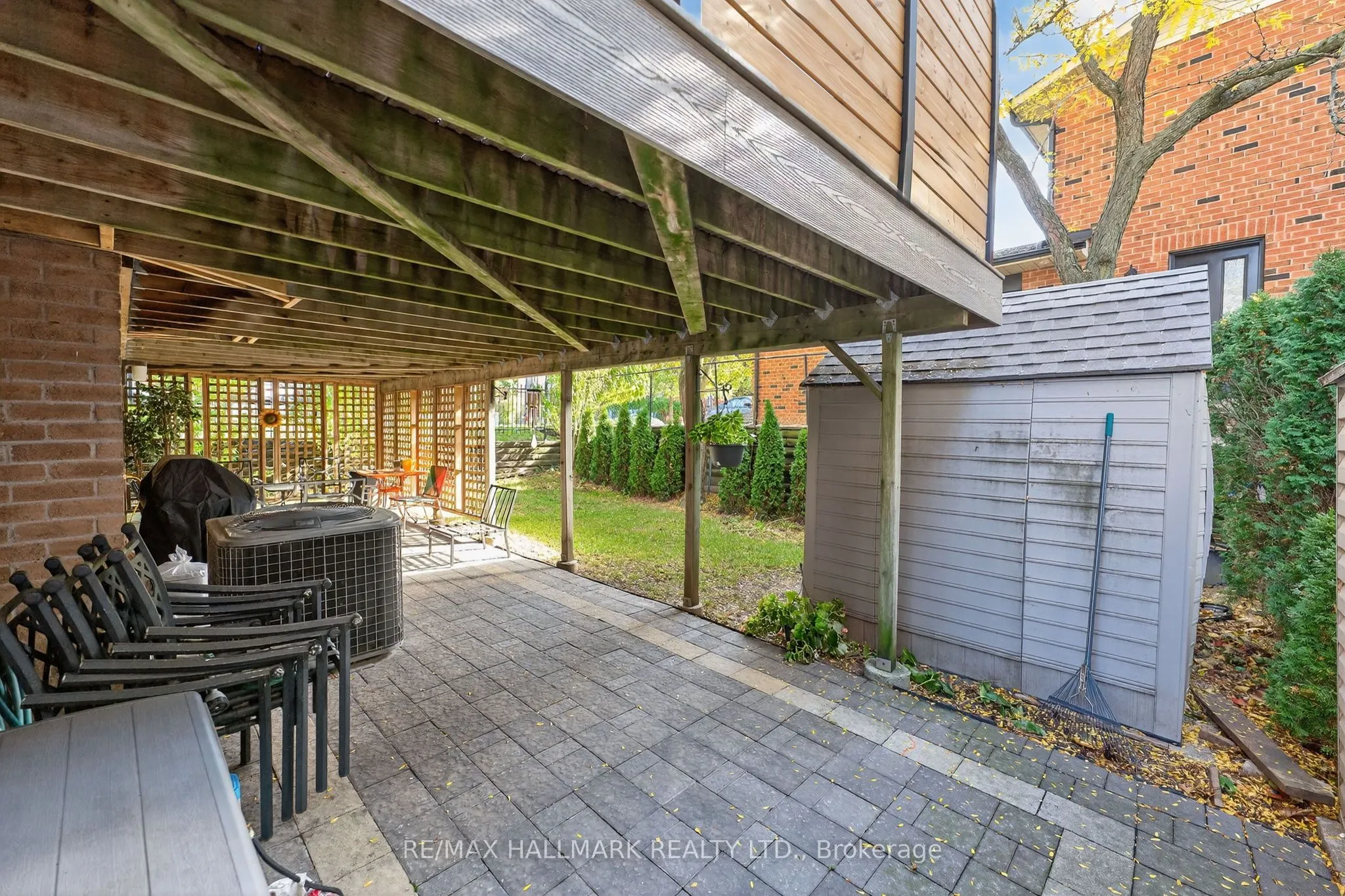 101 Old Surrey Lane Lane