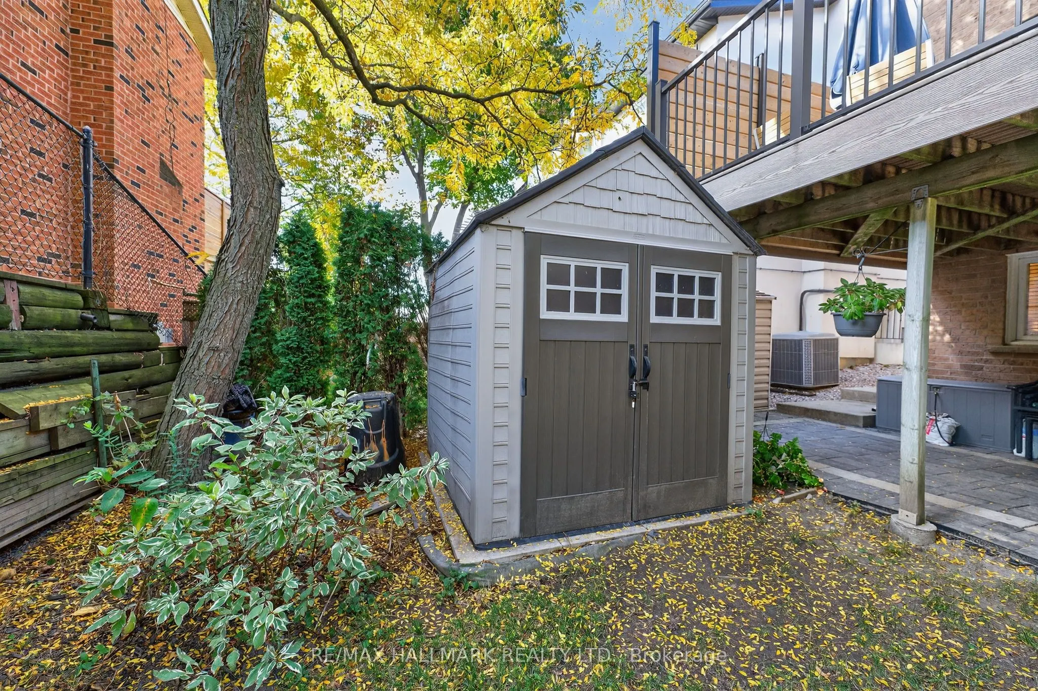 101 Old Surrey Lane Lane