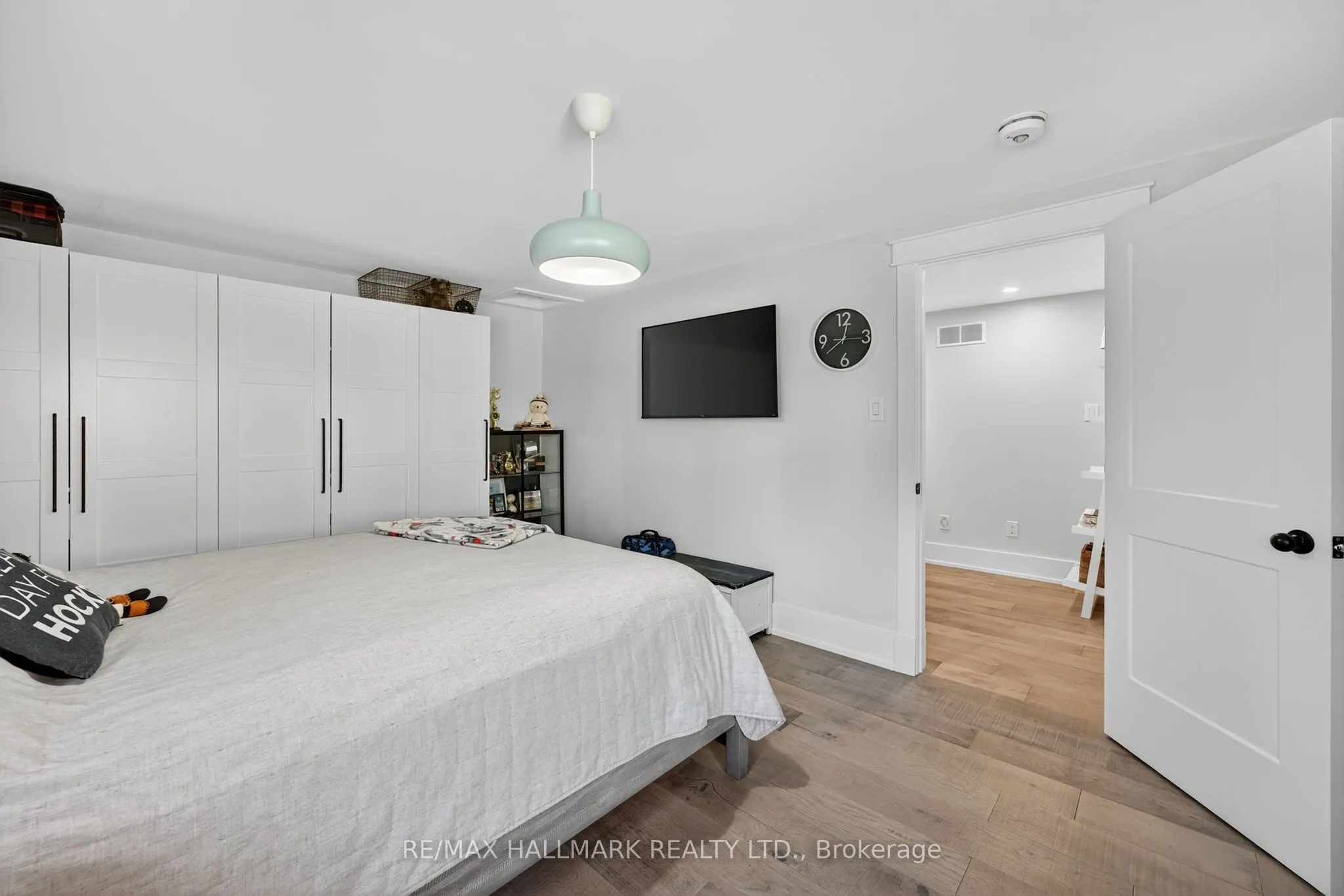 101 Old Surrey Lane Lane