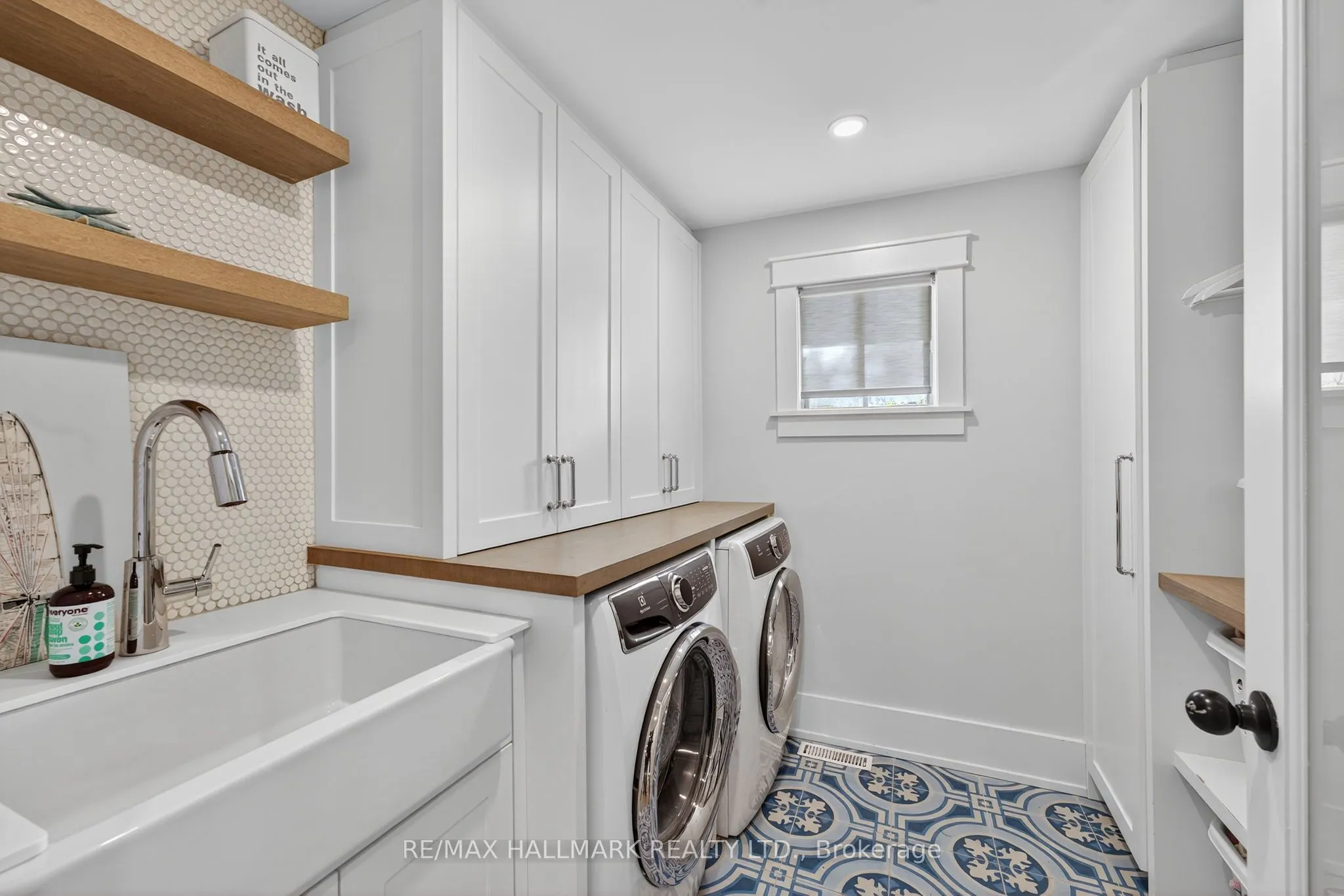 101 Old Surrey Lane Lane