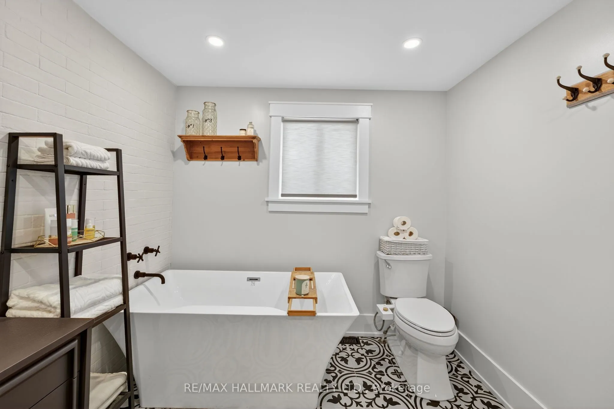 101 Old Surrey Lane Lane