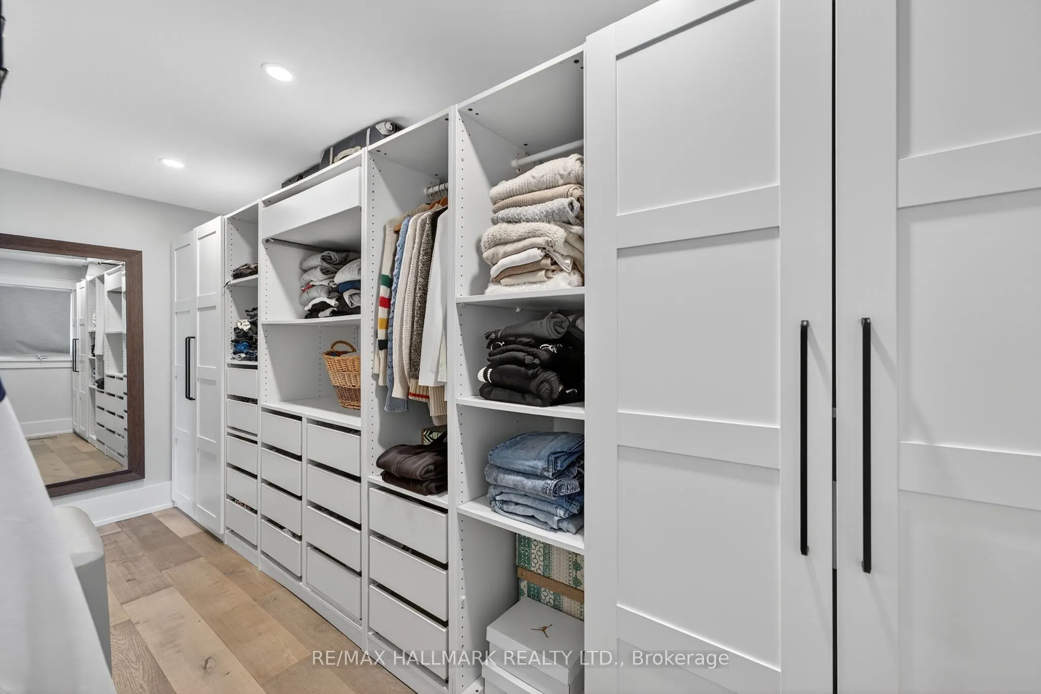 101 Old Surrey Lane Lane