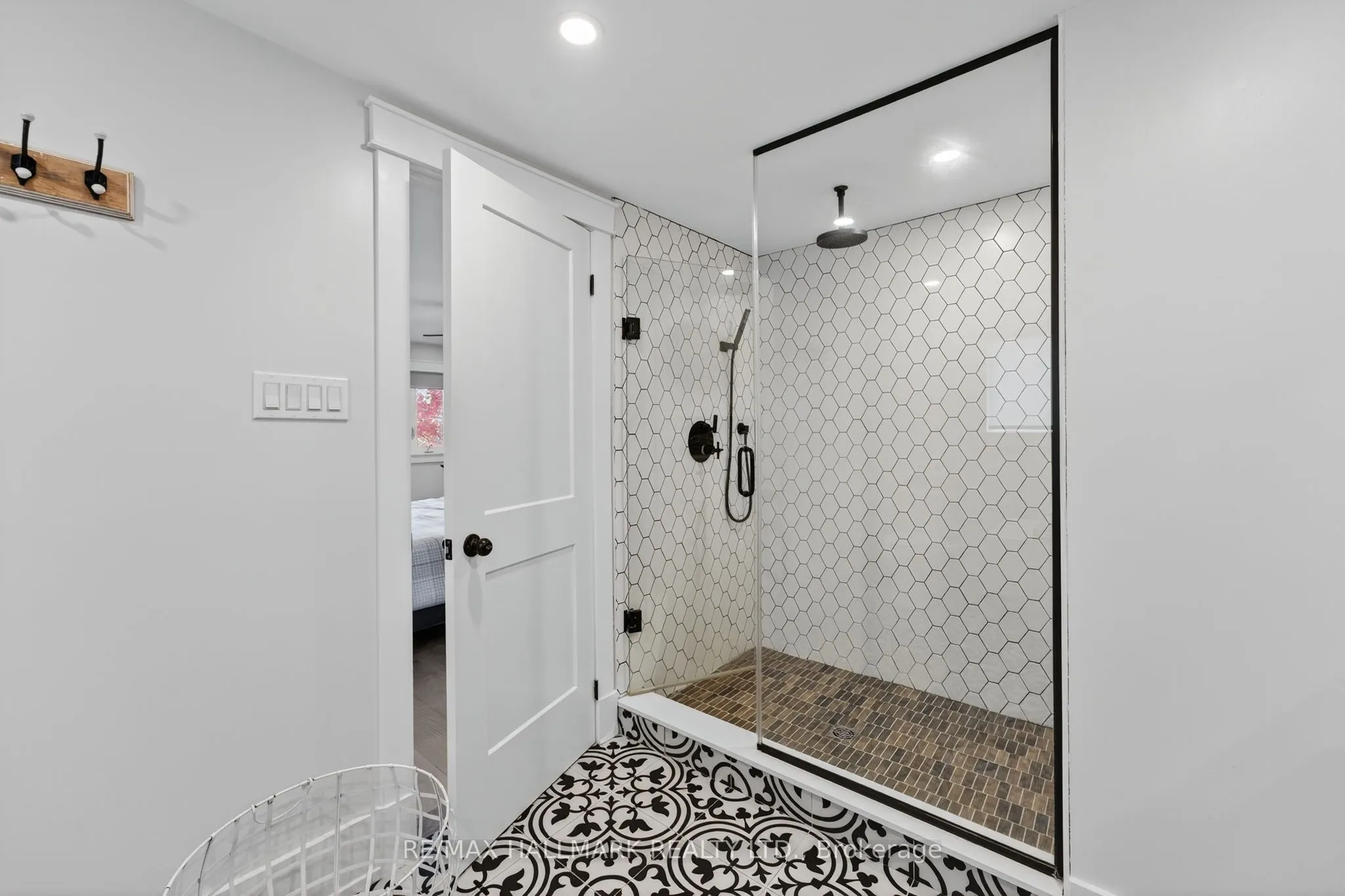 101 Old Surrey Lane Lane