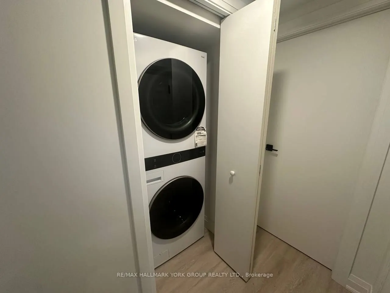 106 Woodpark Place E, #BASEMENT