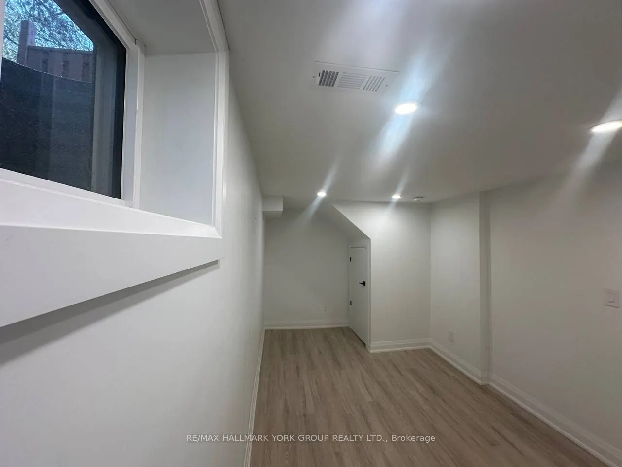 106 Woodpark Place E, #BASEMENT