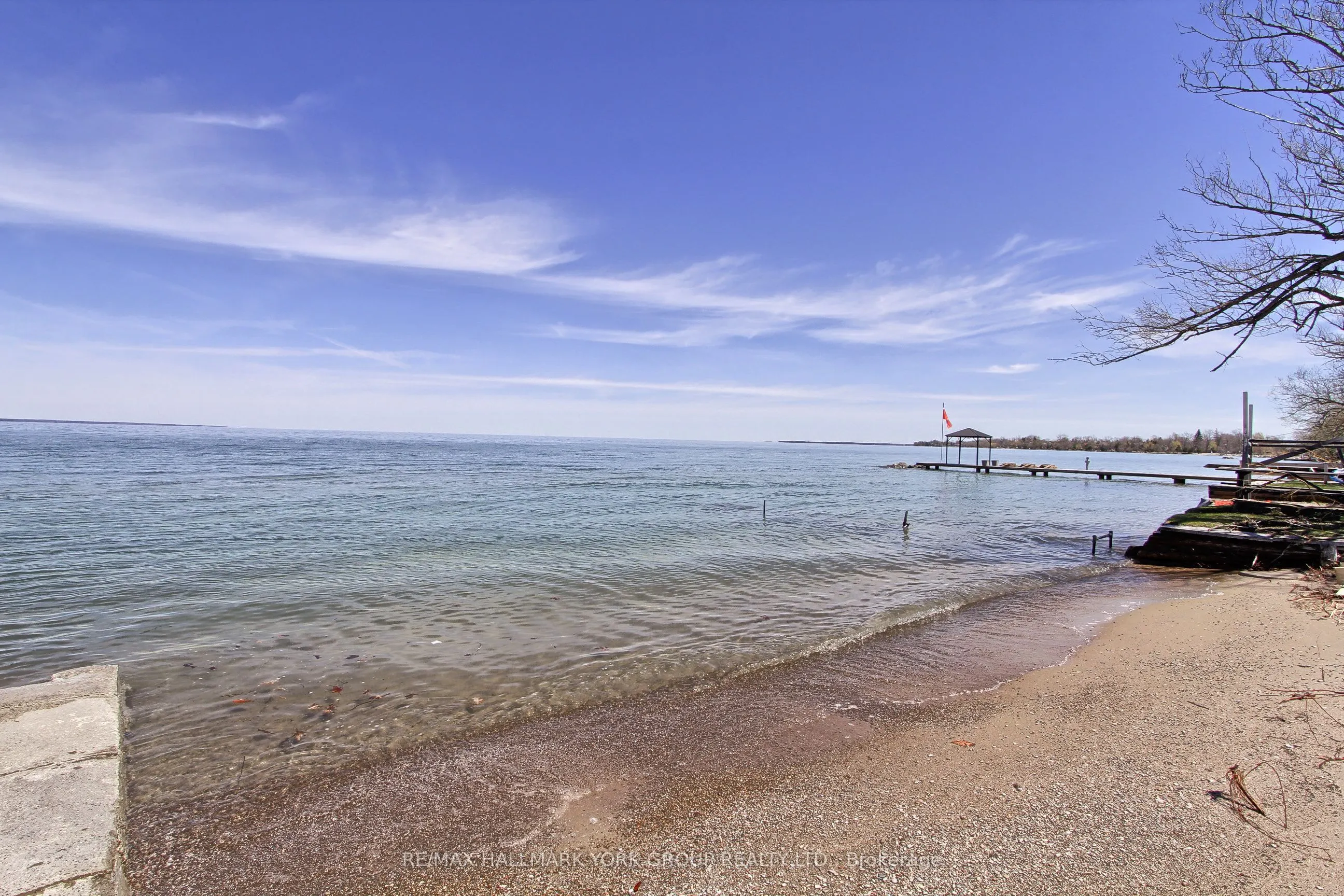 303 LAKE DR EAST UNIT A Drive