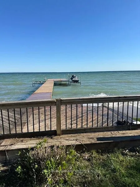 303 LAKE DR EAST UNIT A Drive