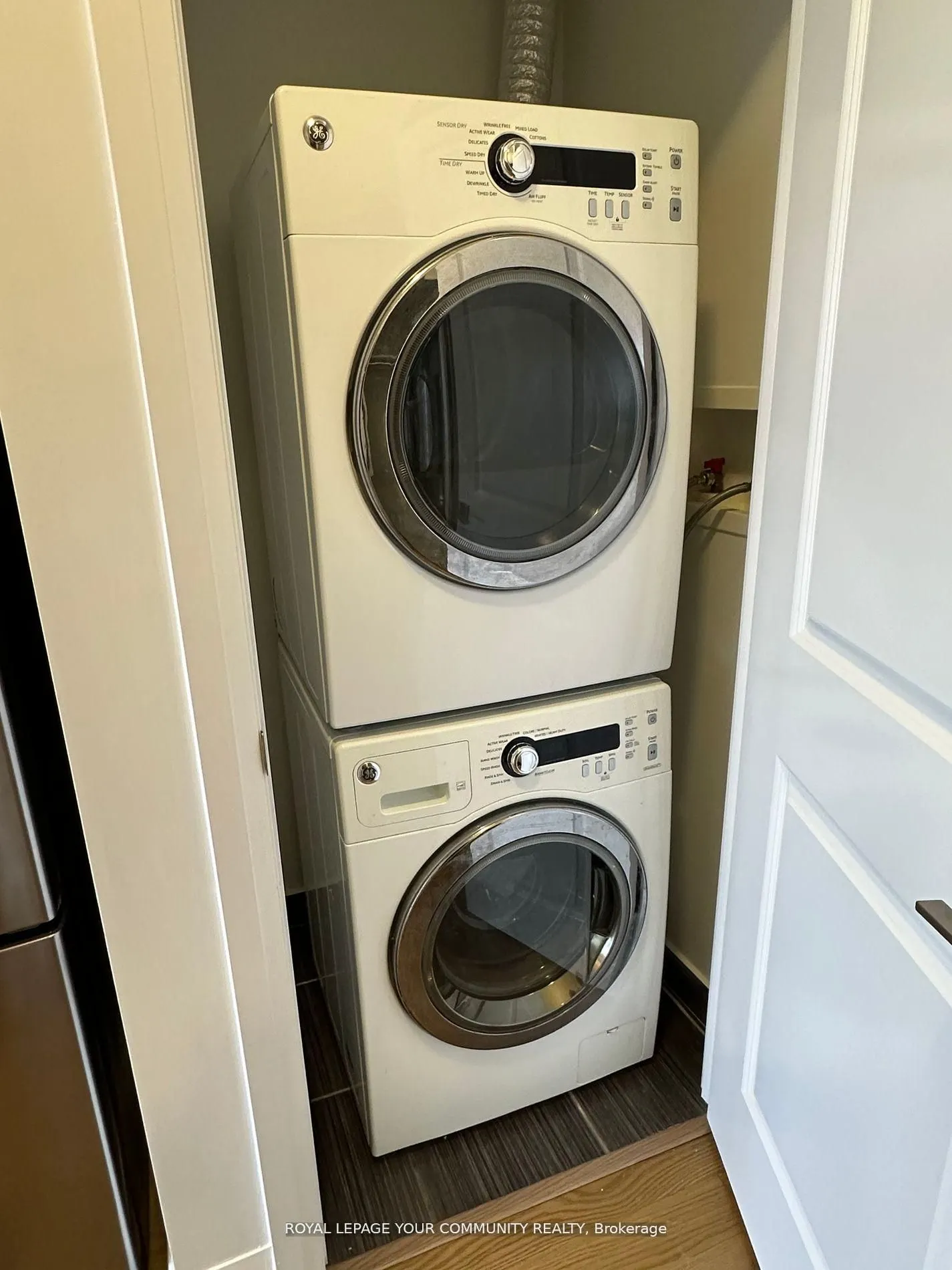 7171 Yonge Street, #1403