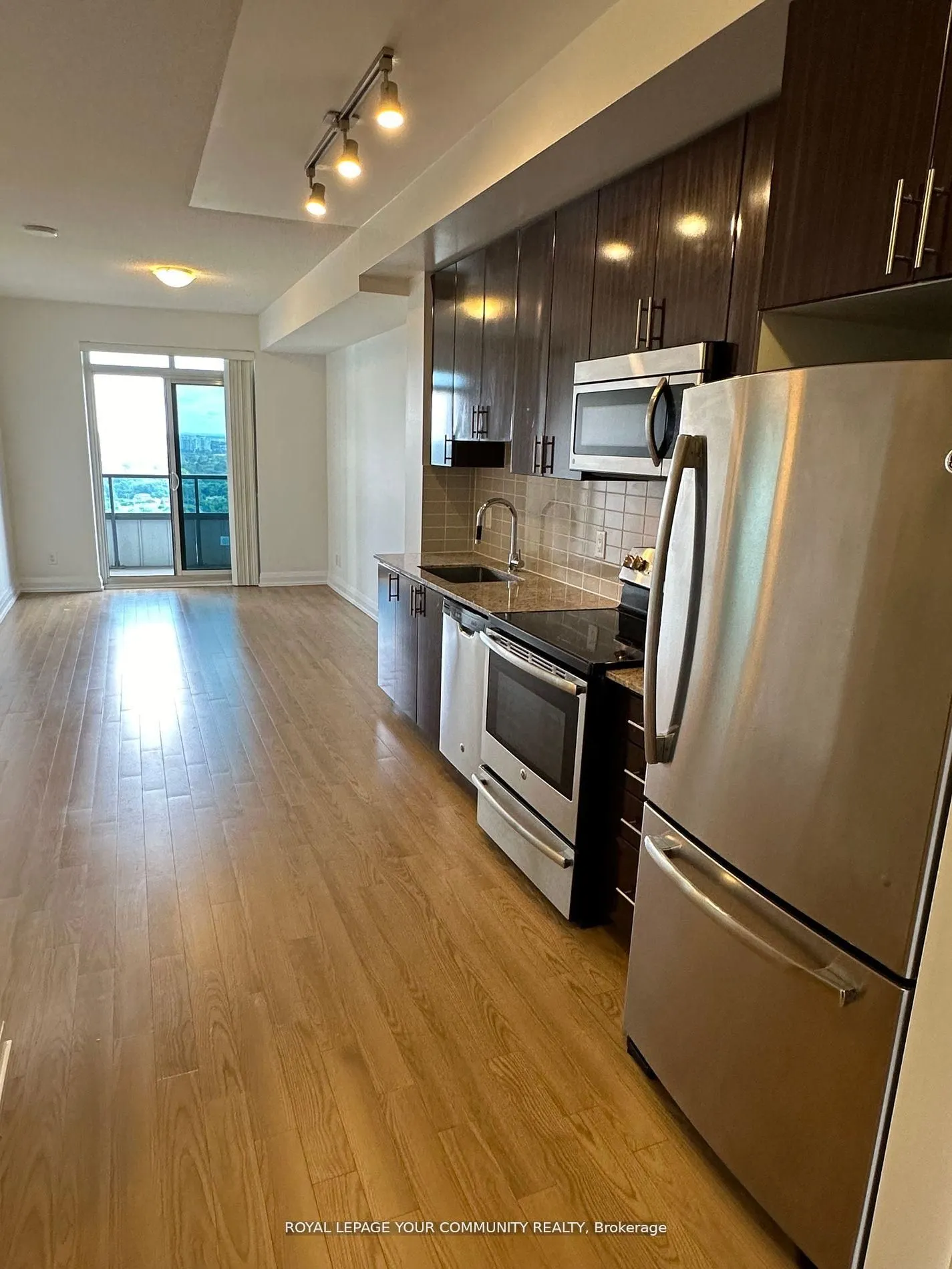 7171 Yonge Street, #1403