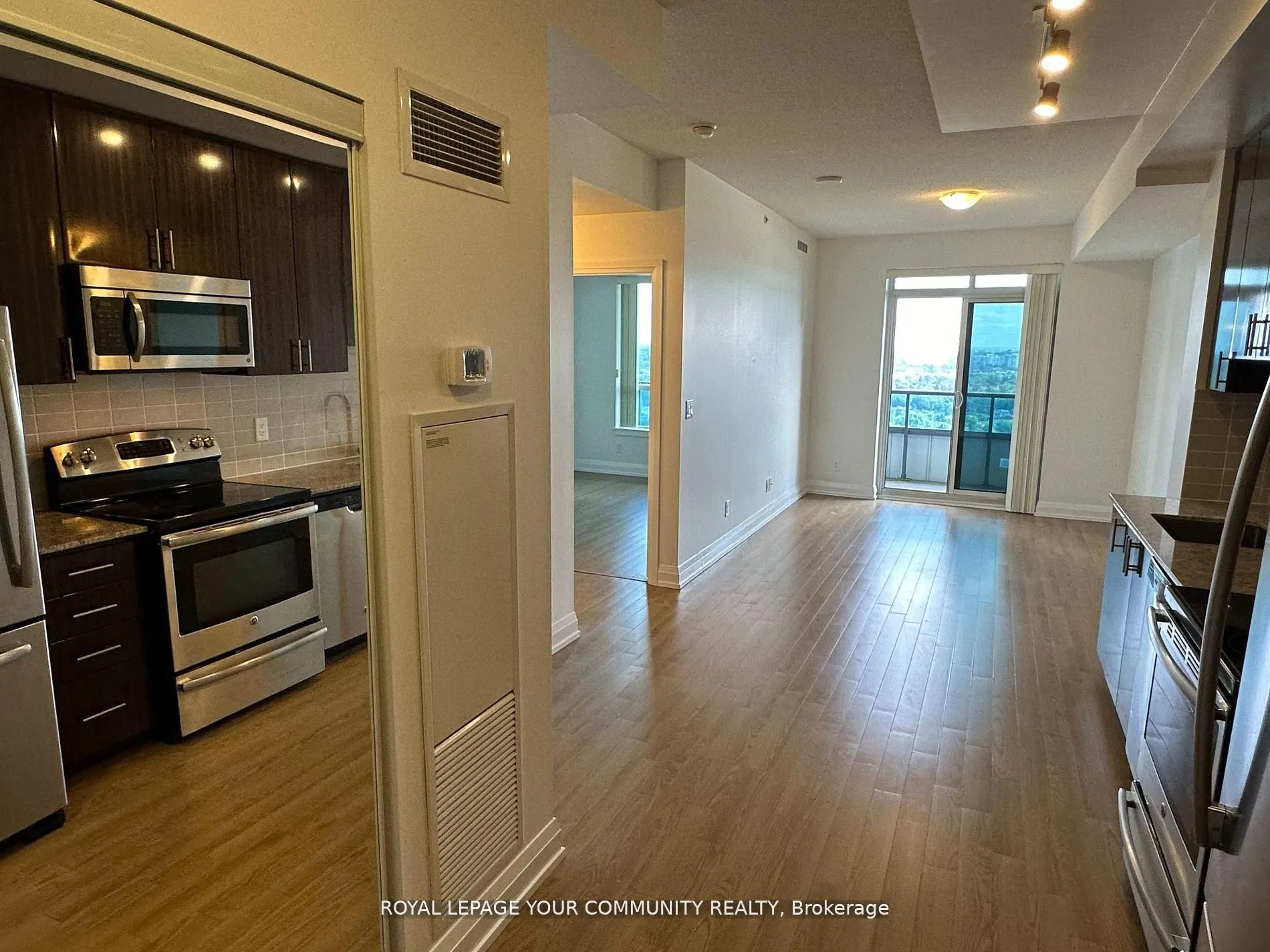 7171 Yonge Street, #1403