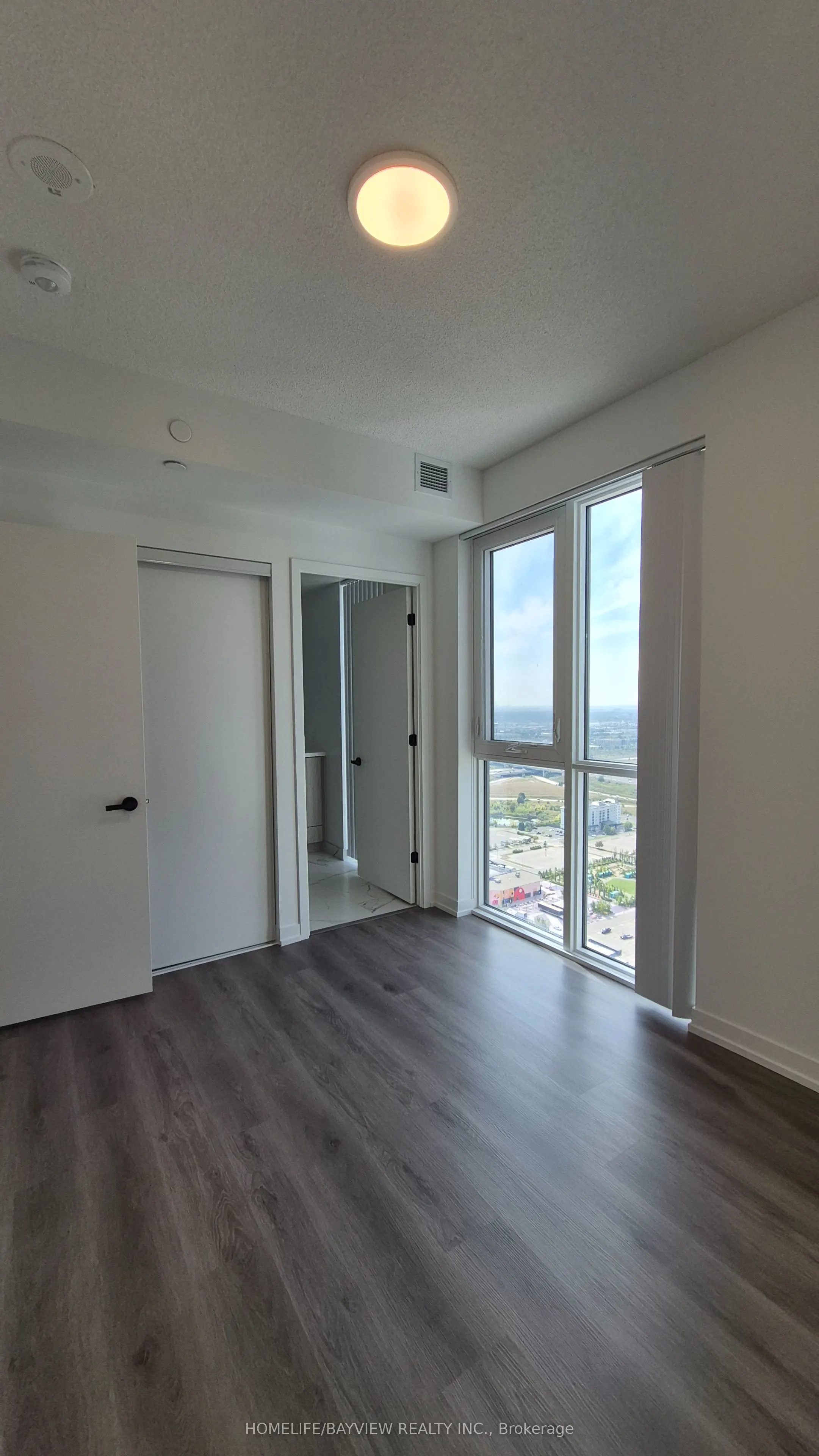 28 Interchange Way Ave. Way, #4212