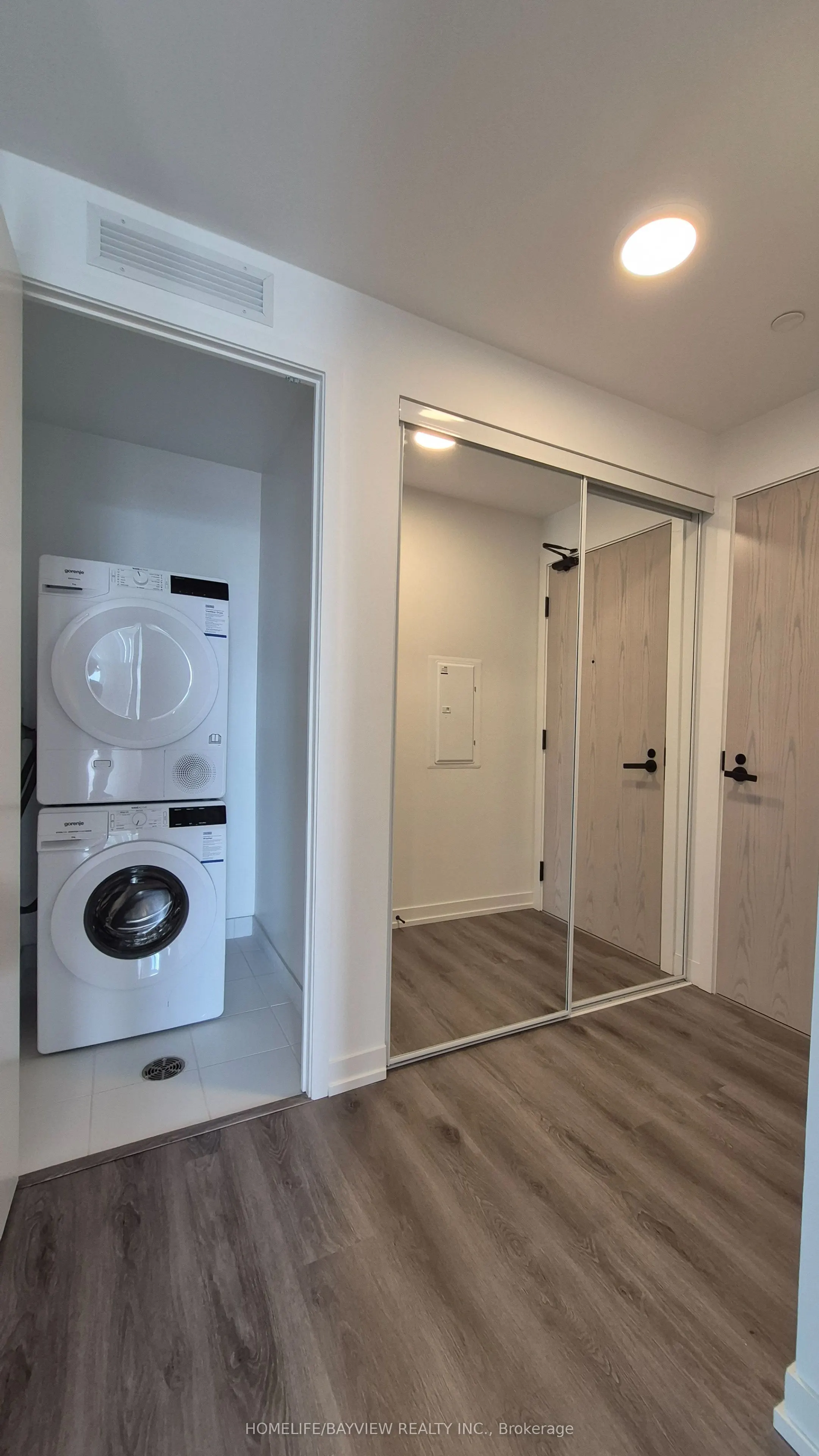 28 Interchange Way Ave. Way, #4212