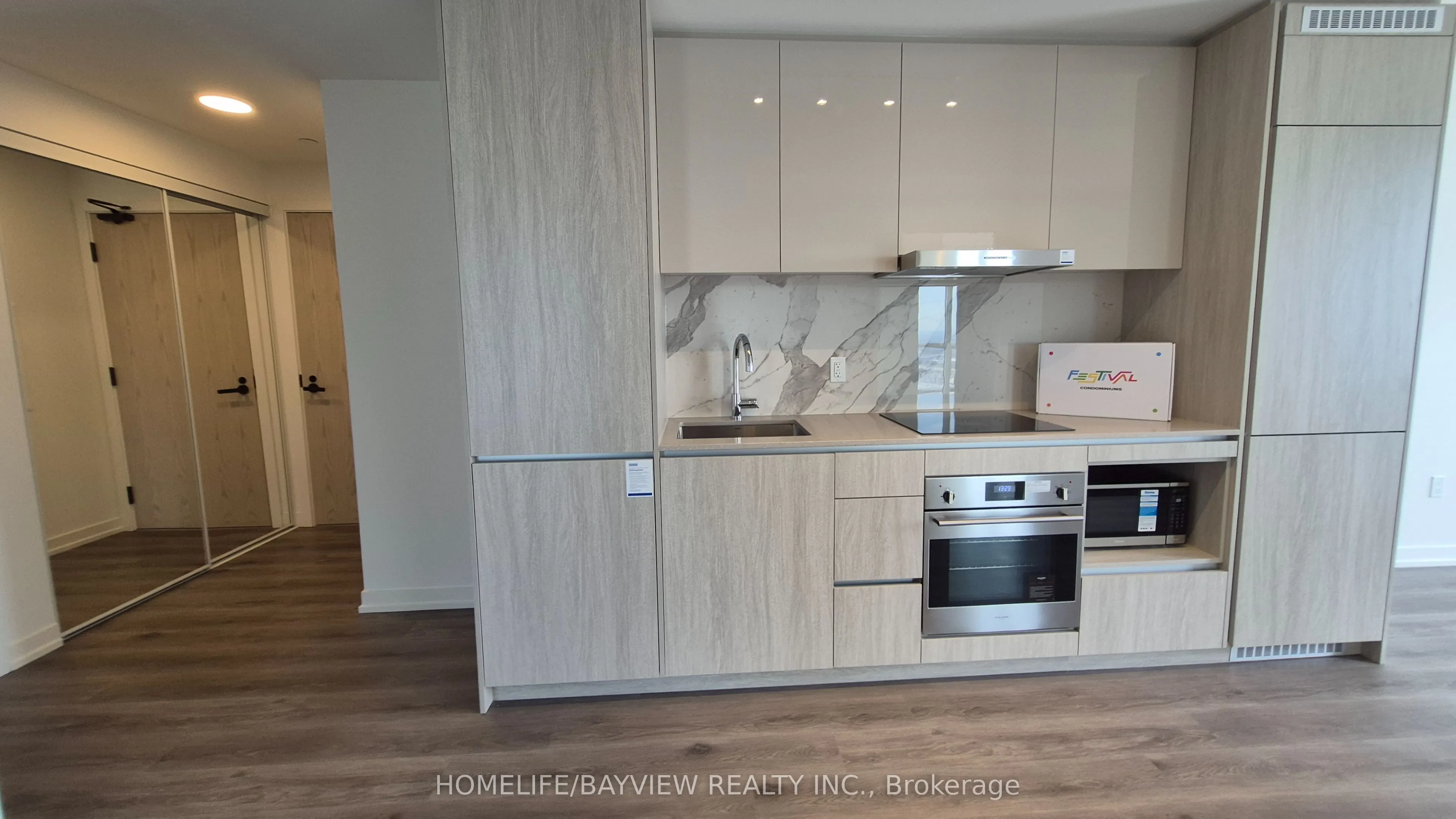 28 Interchange Way Ave. Way, #4212