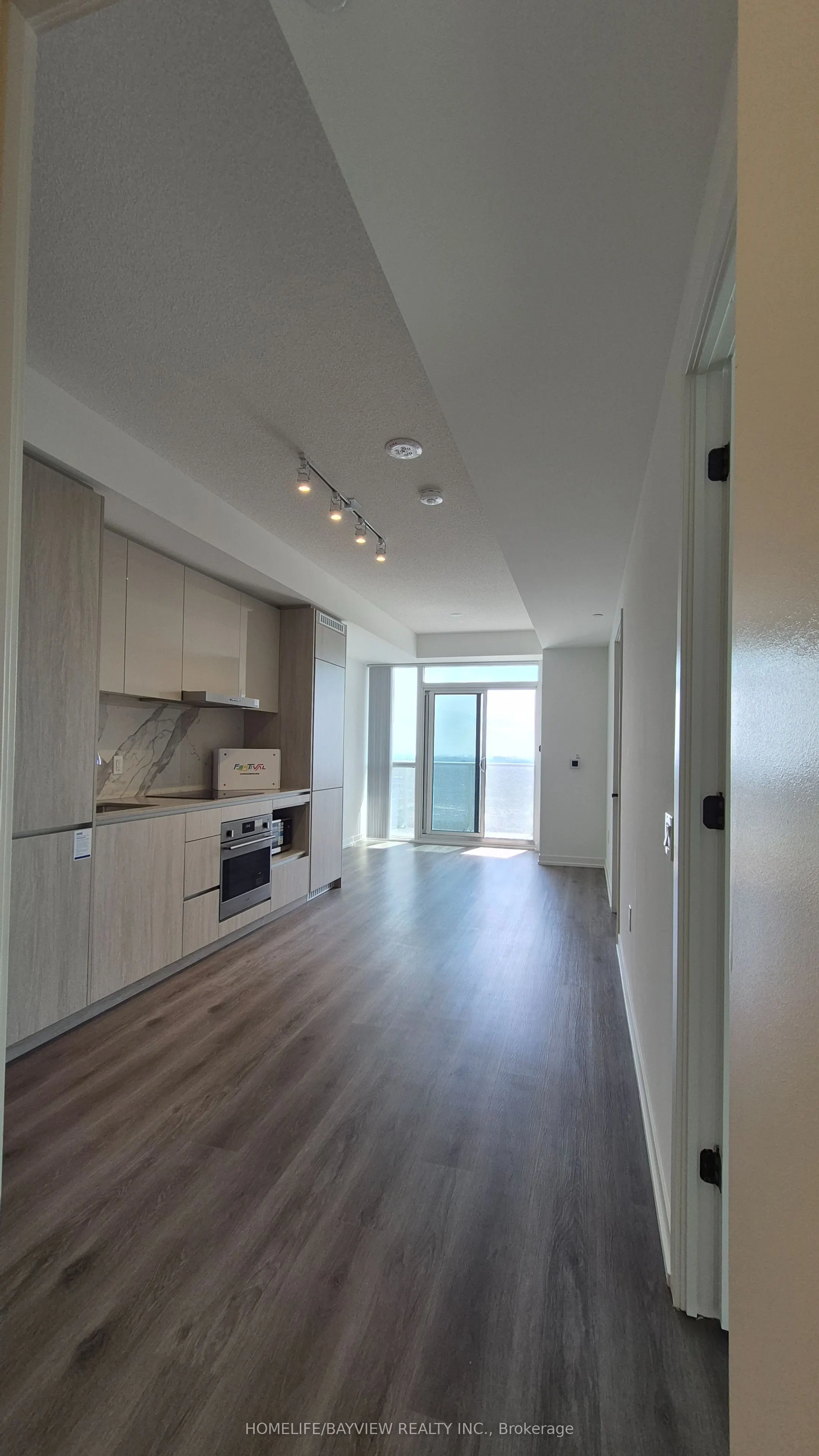 28 Interchange Way Ave. Way, #4212