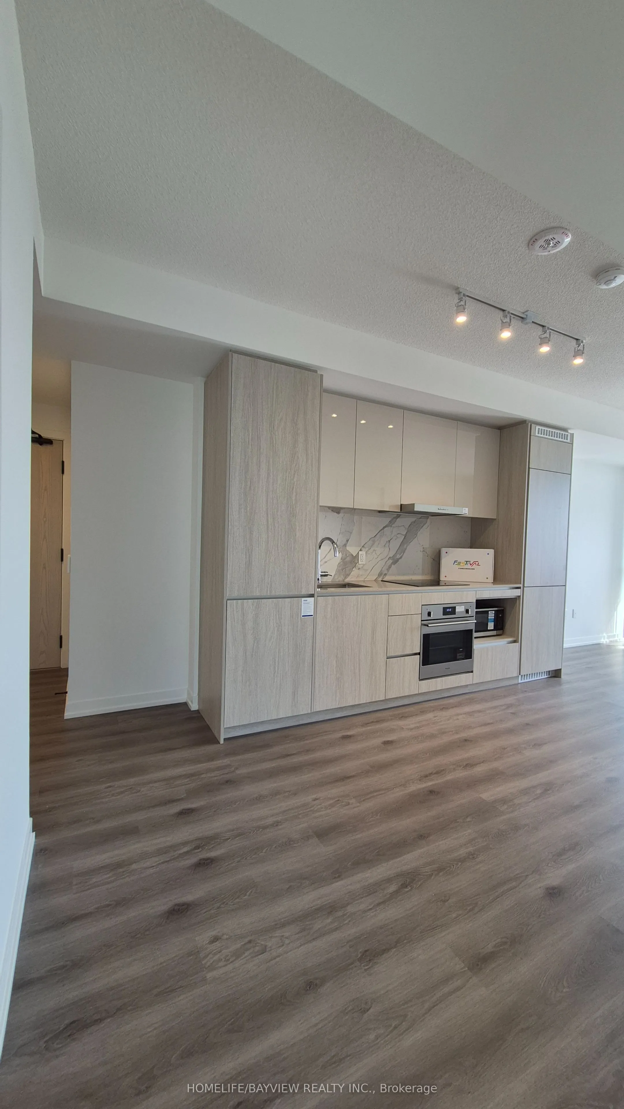 28 Interchange Way Ave. Way, #4212