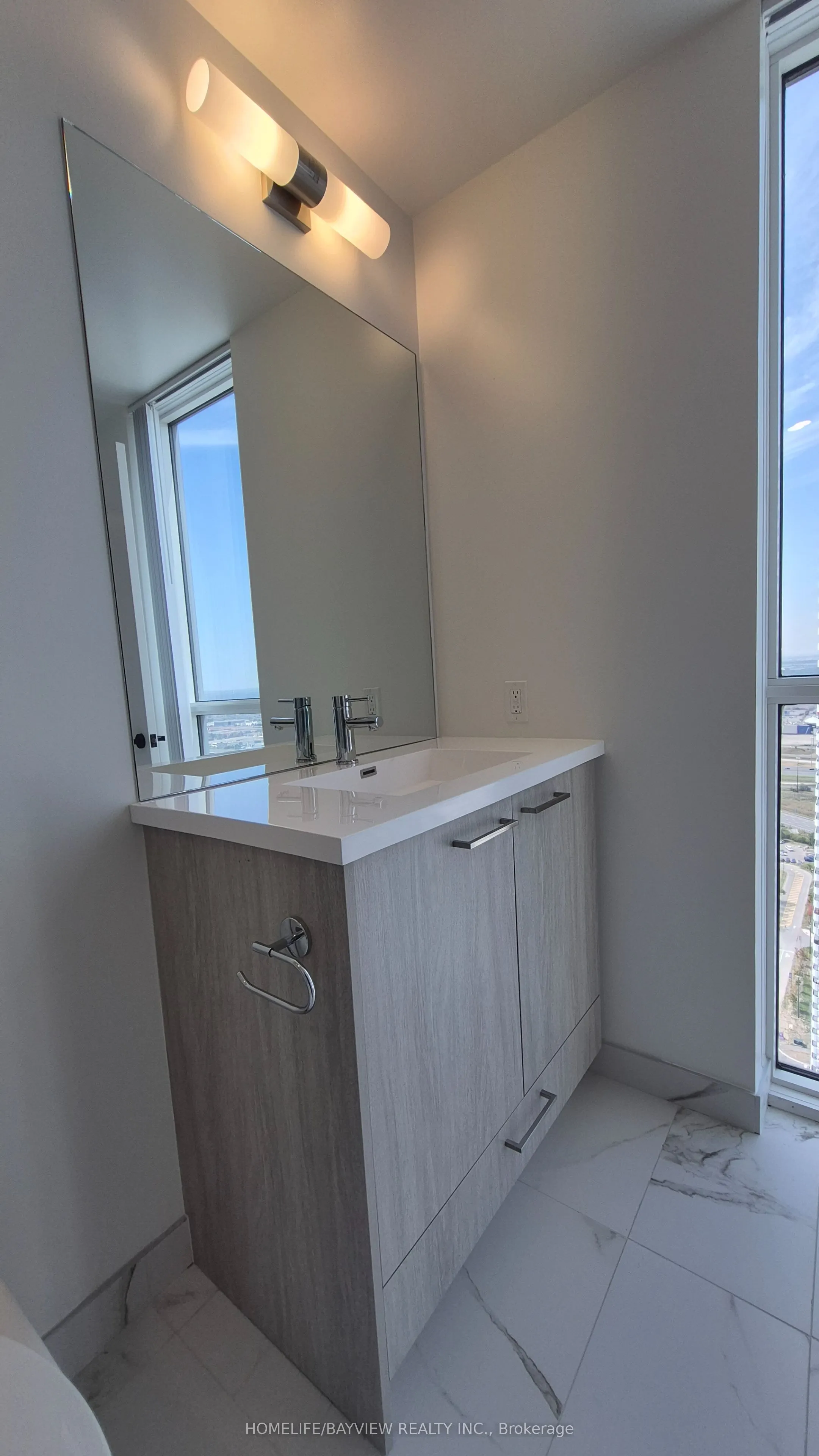 28 Interchange Way Ave. Way, #4212