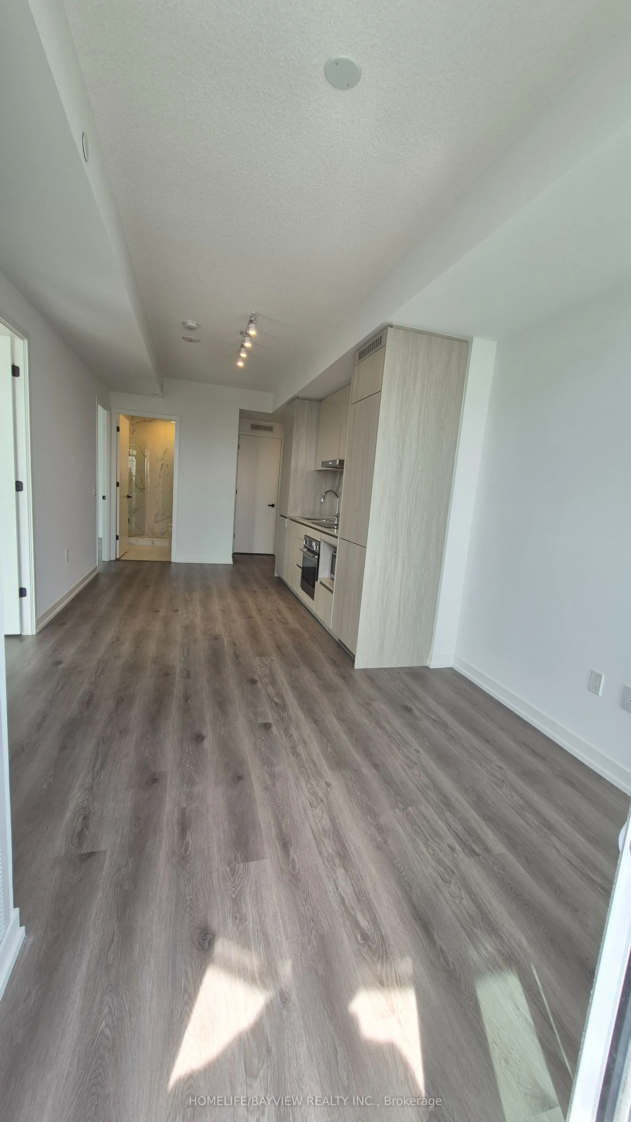 28 Interchange Way Ave. Way, #4212