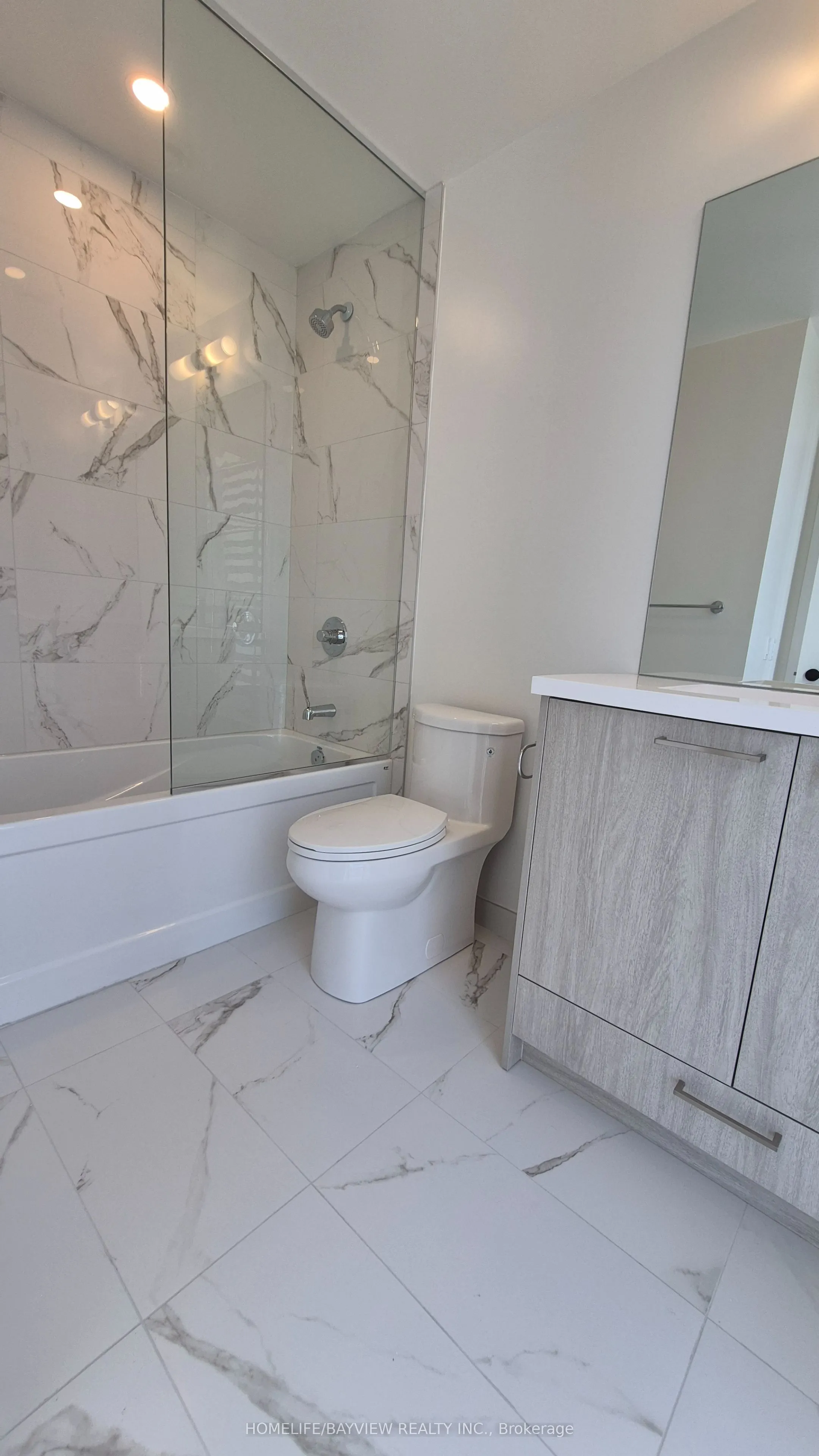 28 Interchange Way Ave. Way, #4212