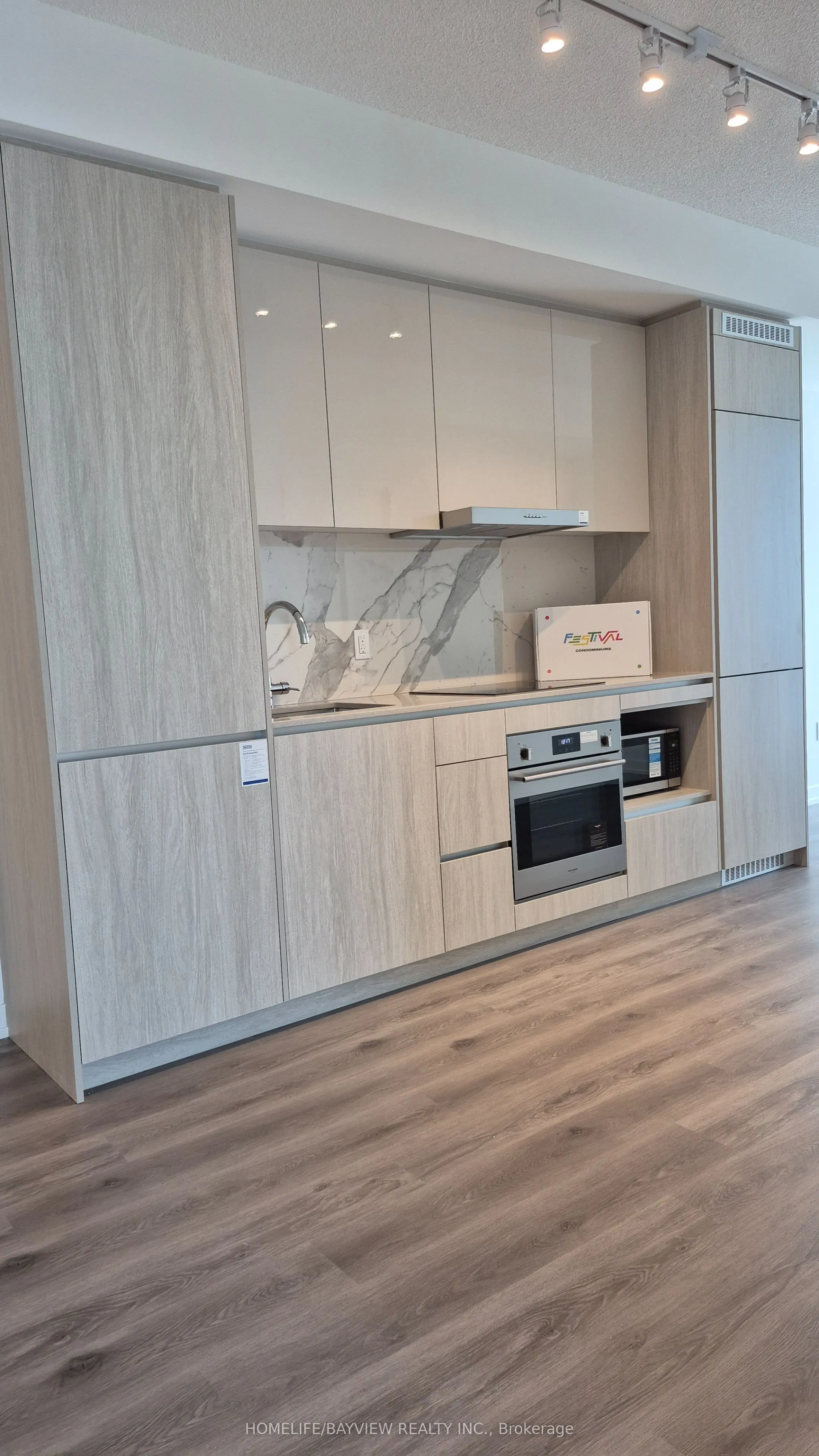 28 Interchange Way Ave. Way, #4212