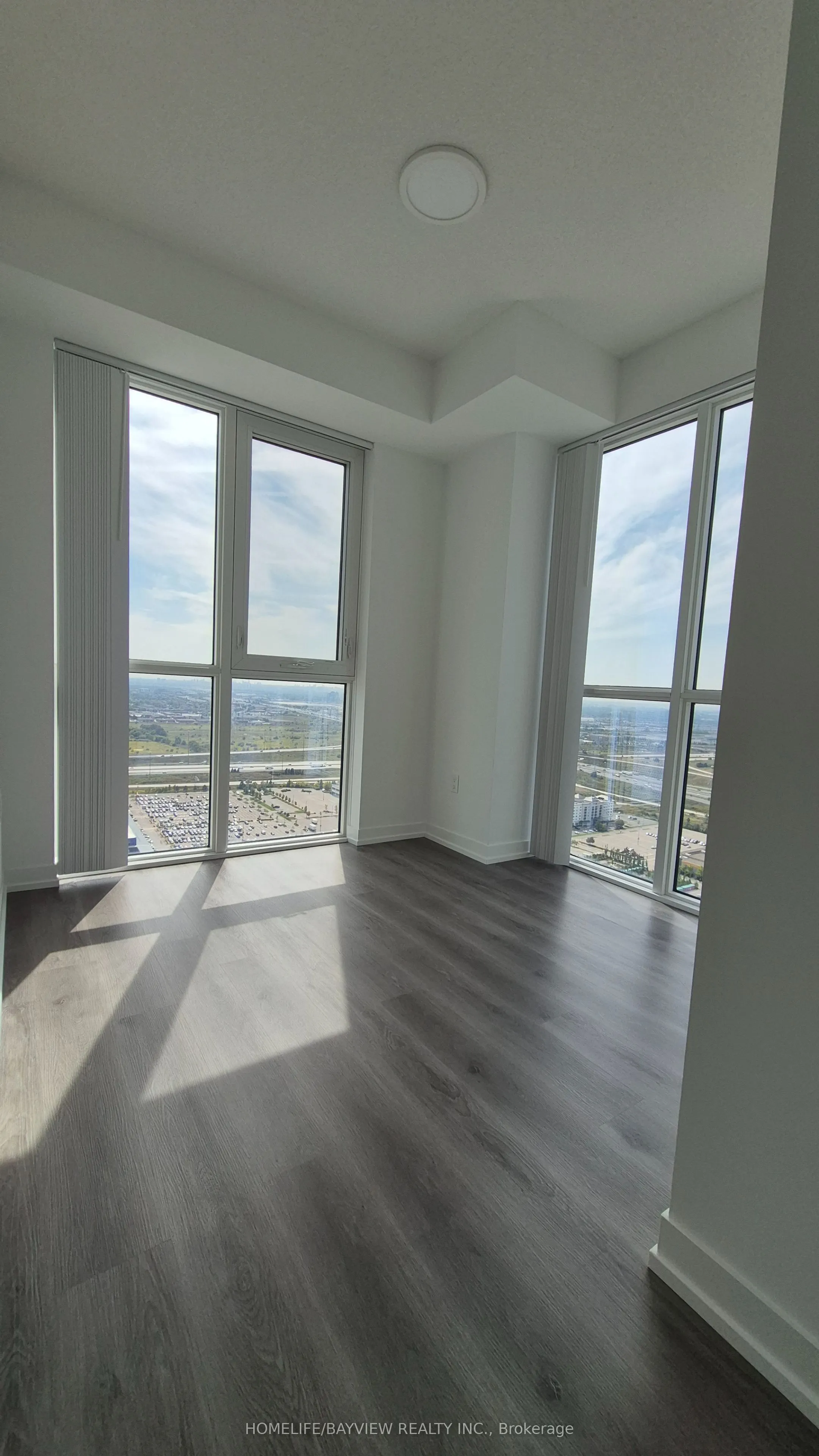 28 Interchange Way Ave. Way, #4212