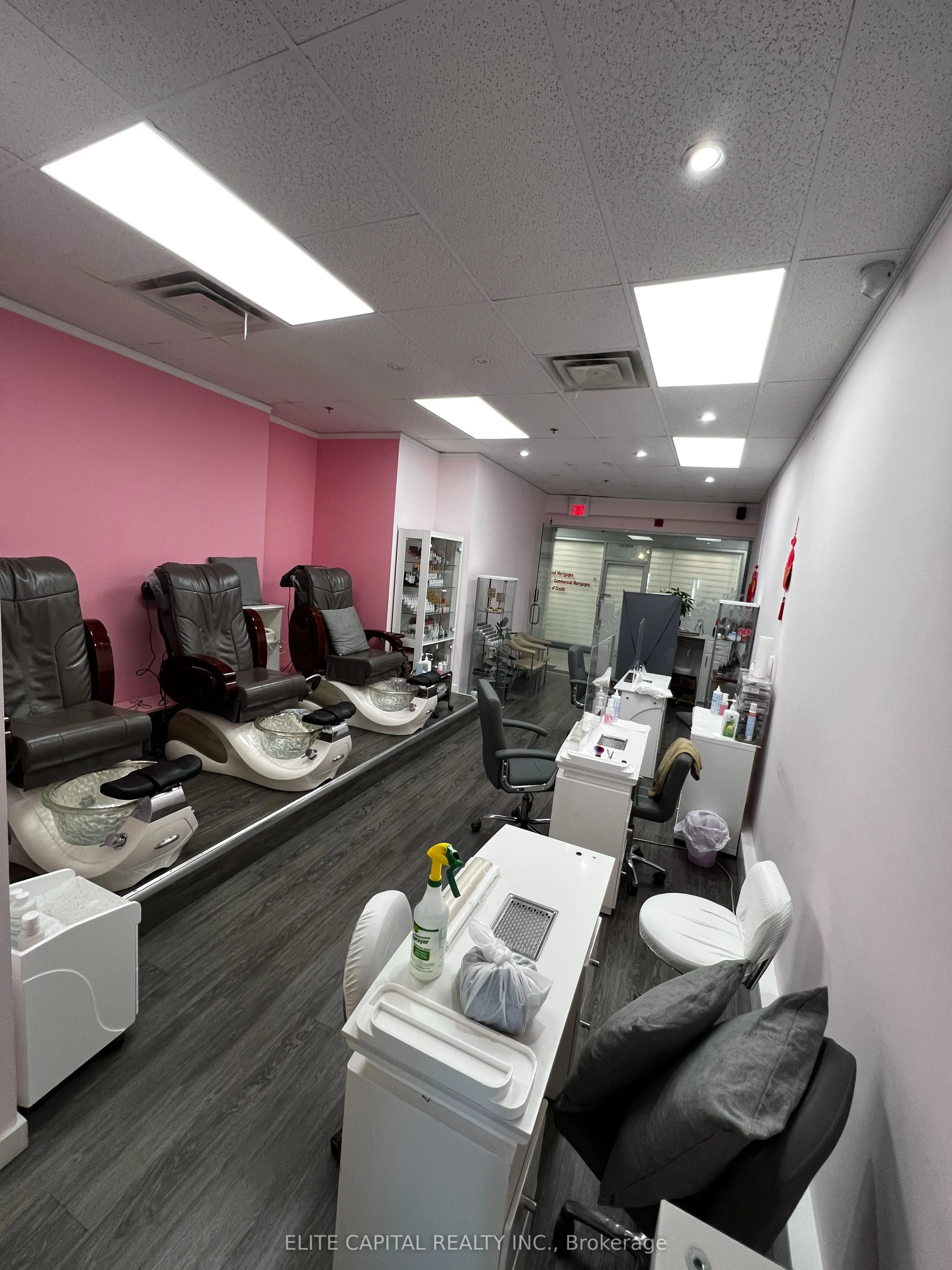 550 Highway 7 E, #221A