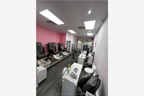550 Highway 7 E, #221A