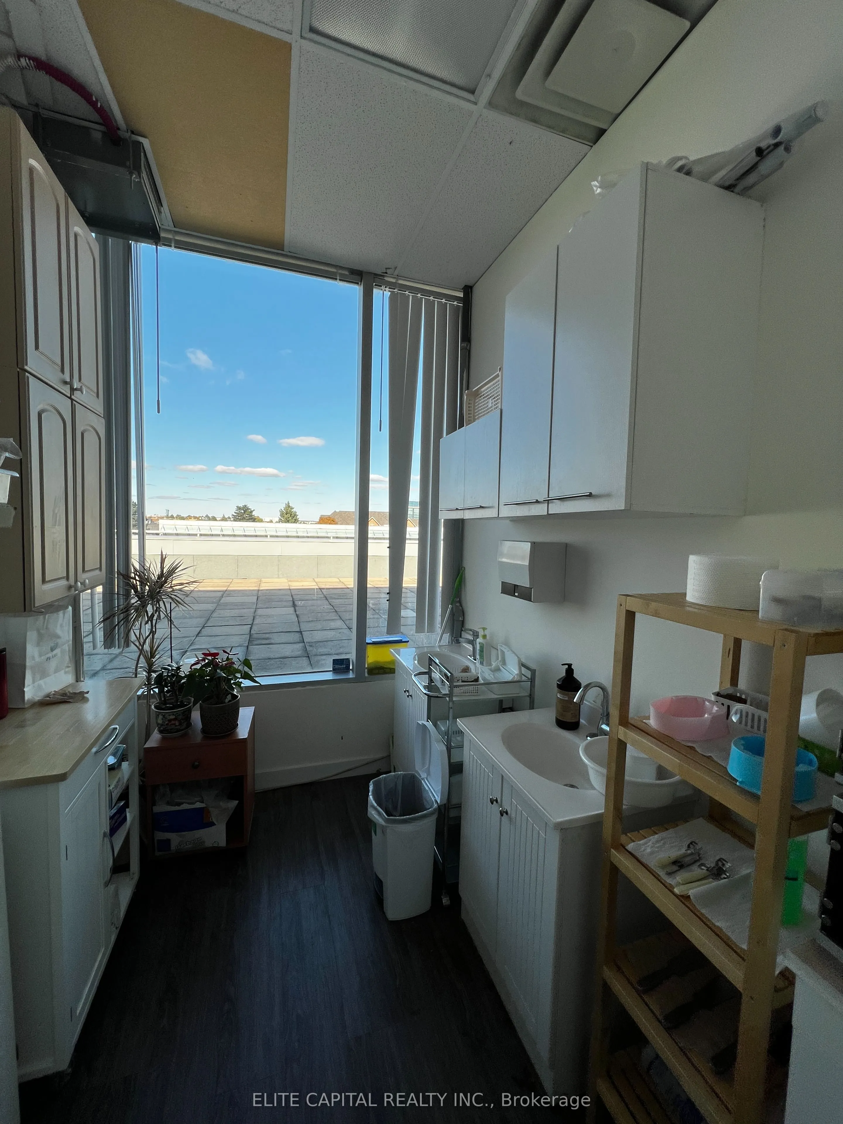 550 Highway 7 E, #221A