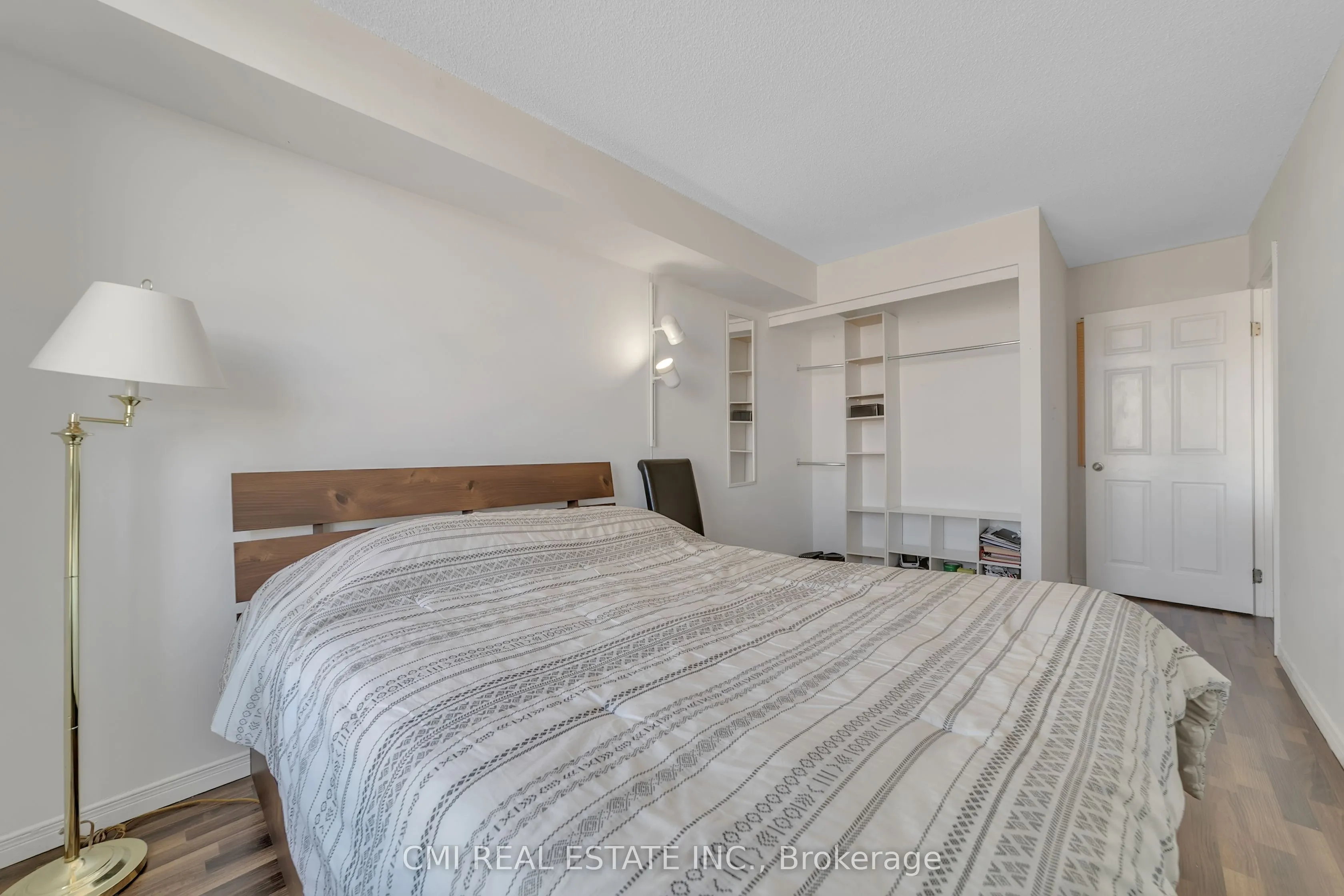 309 Major Mackenzie Drive E, #805