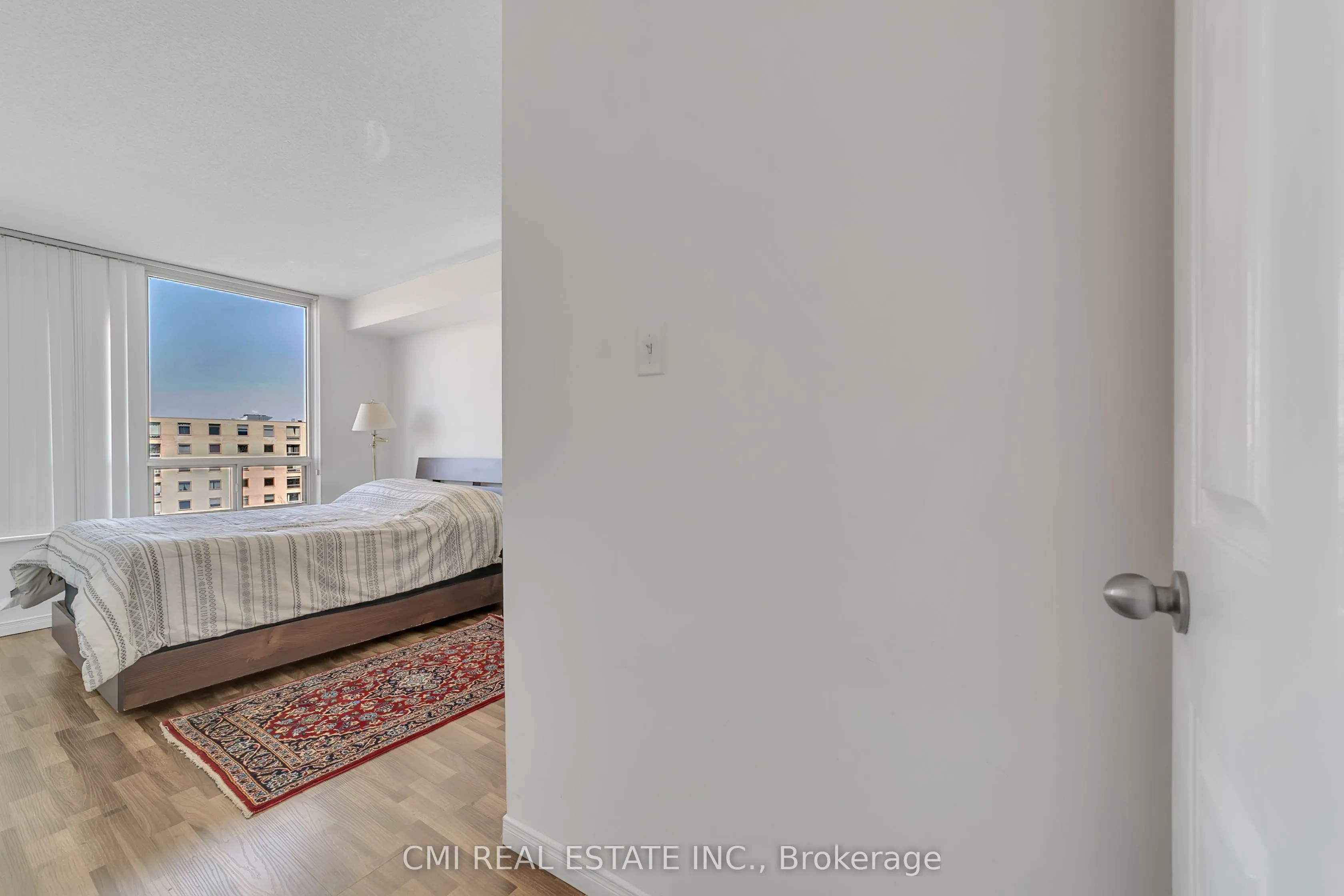 309 Major Mackenzie Drive E, #805