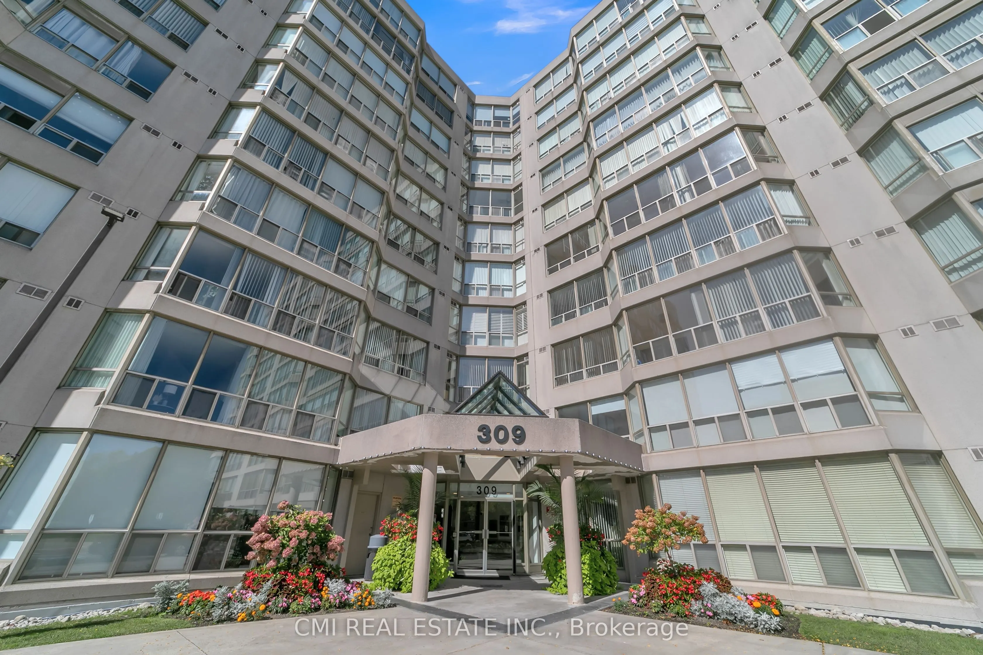 309 Major Mackenzie Drive E, #805