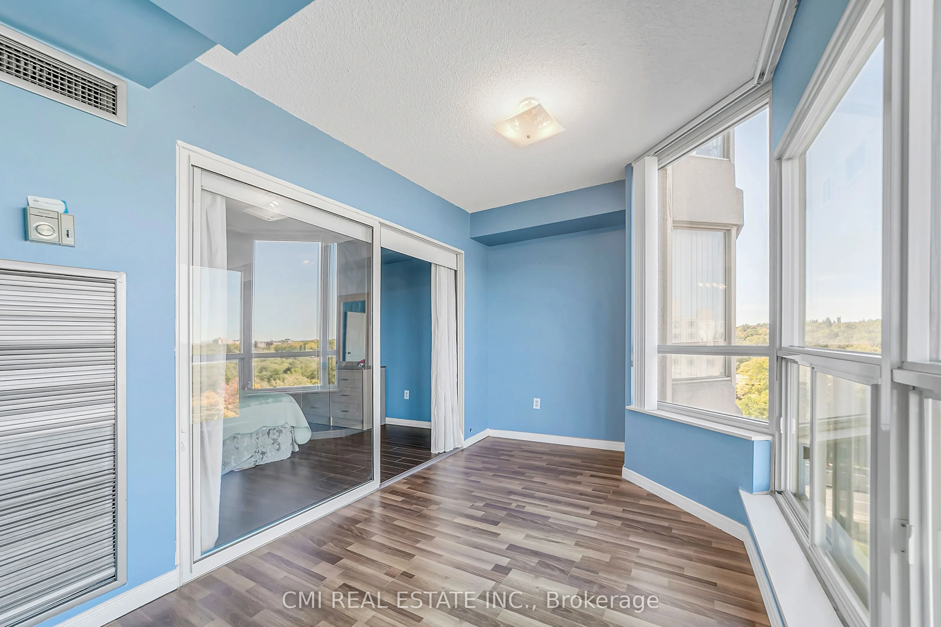 309 Major Mackenzie Drive E, #805